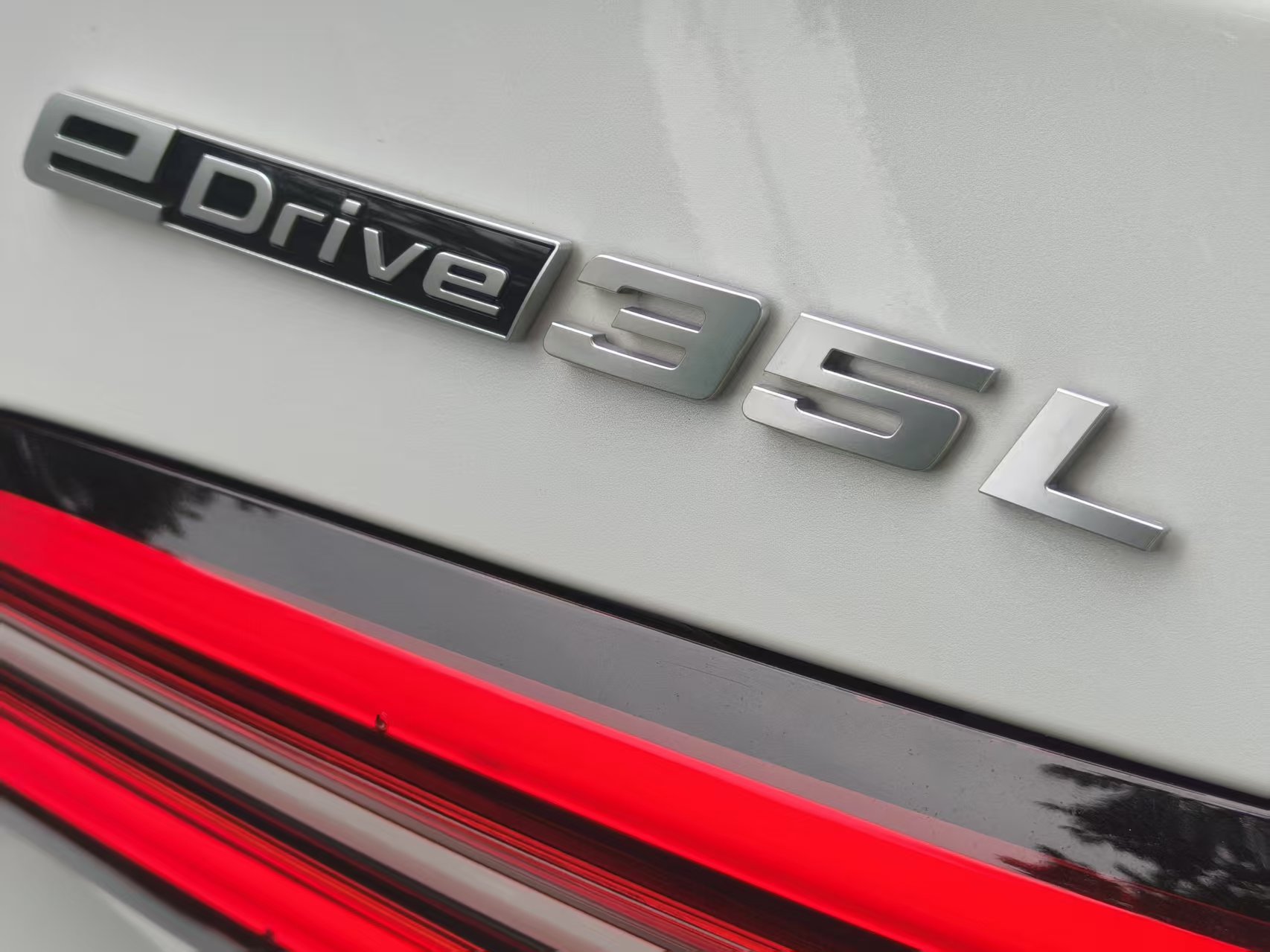 BMW i5 M60 2024 car image #7