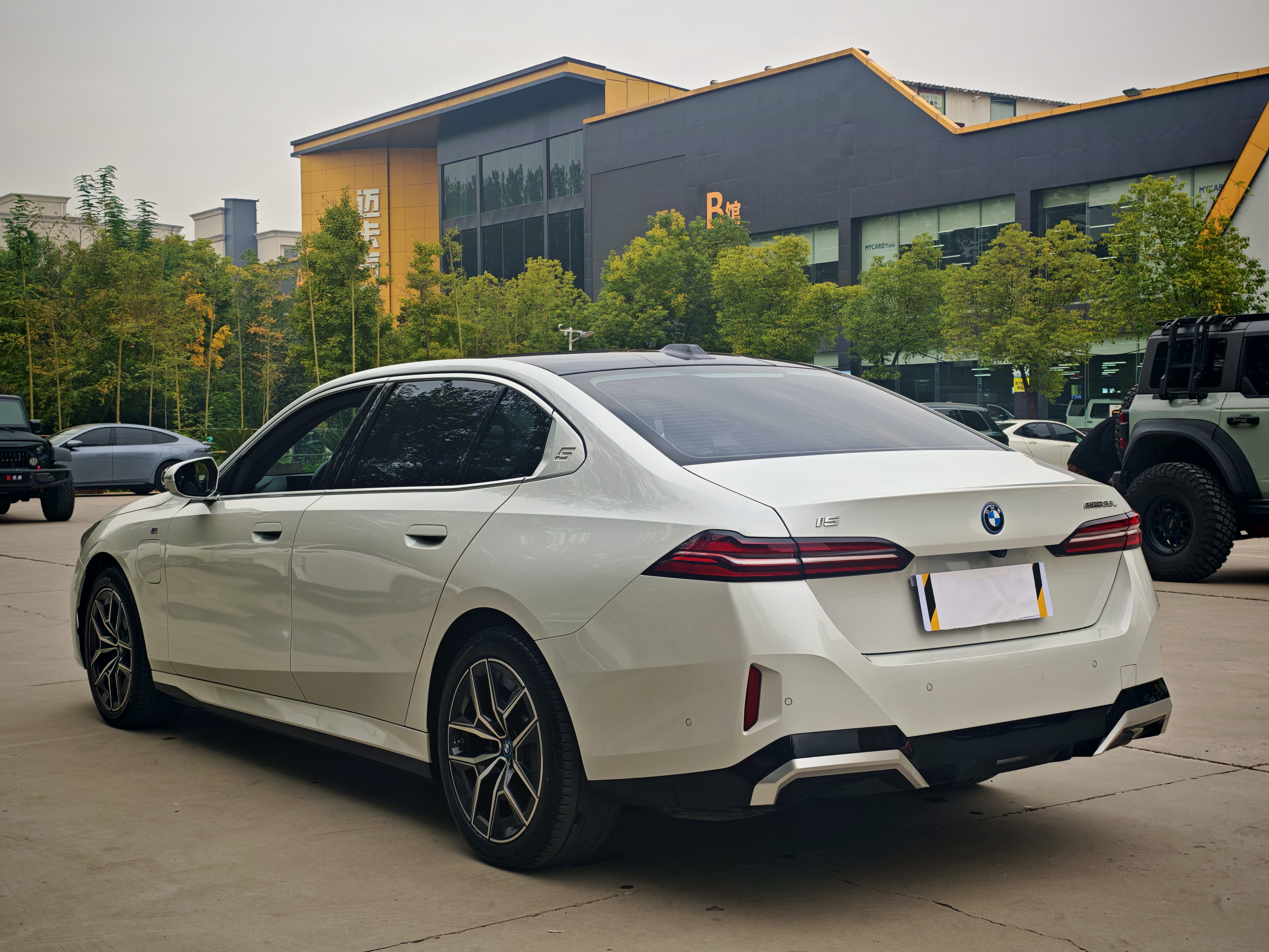 BMW i5 M60 2024 #7 BMW i5 M60 2024 car image #7