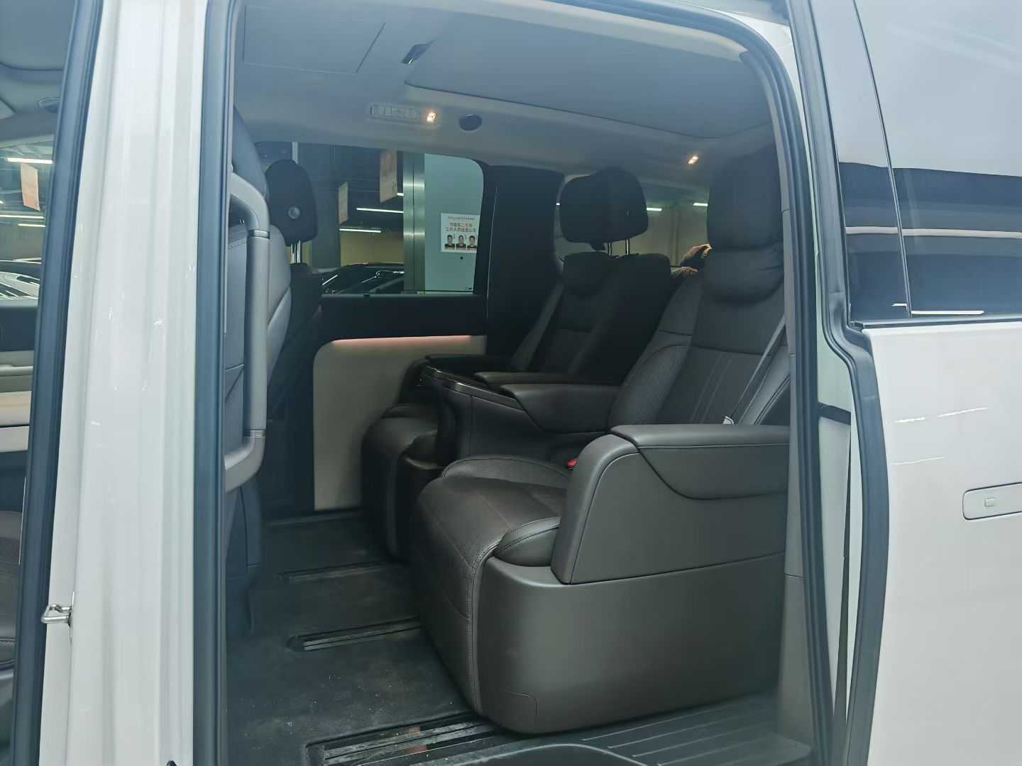 理想汽车 理想MEGA 2024 汽车图片 #7