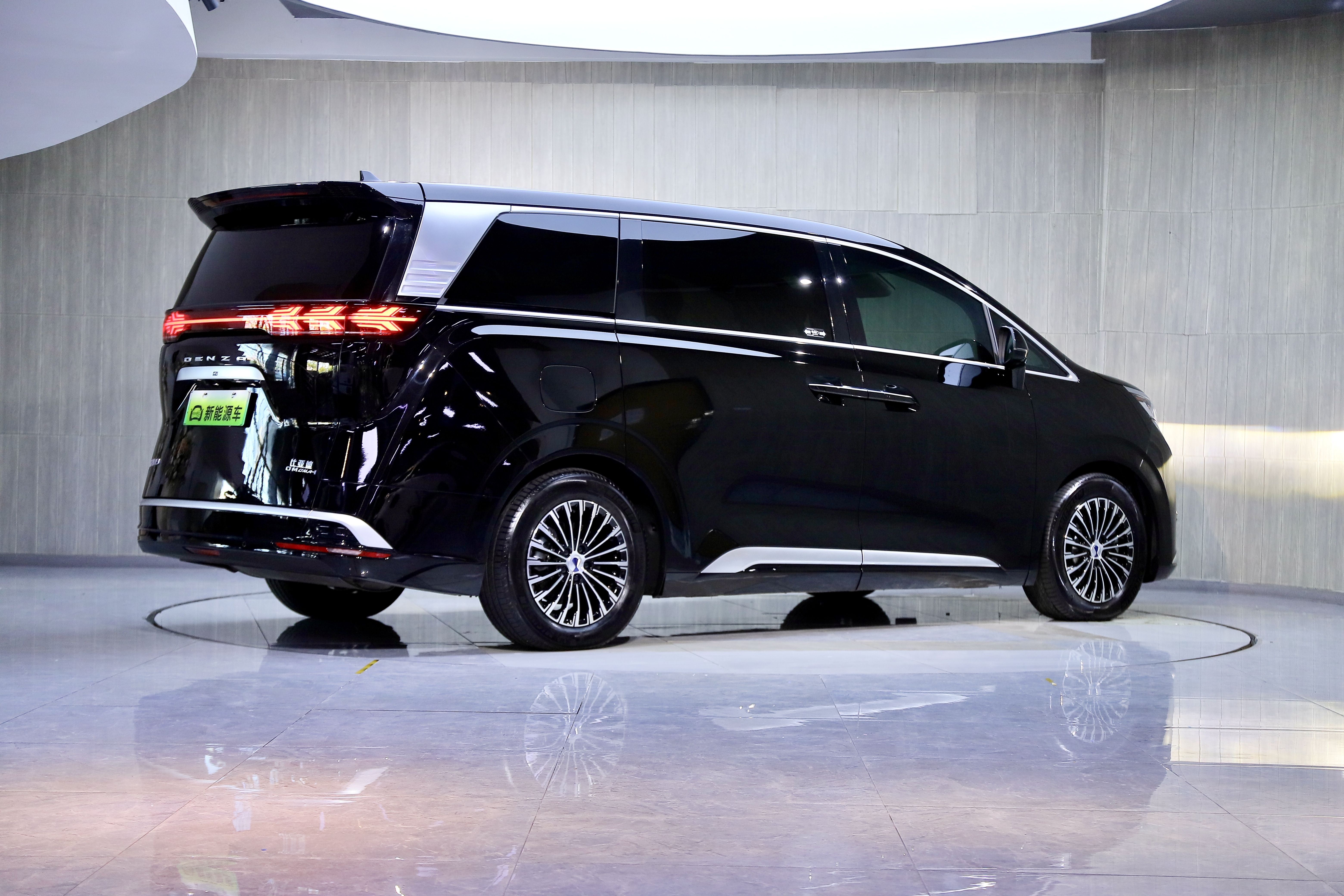 Denza D9 2024 immagine di auto #7