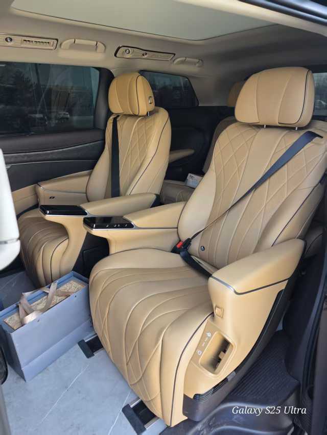 Denza D9 2025 car image #7