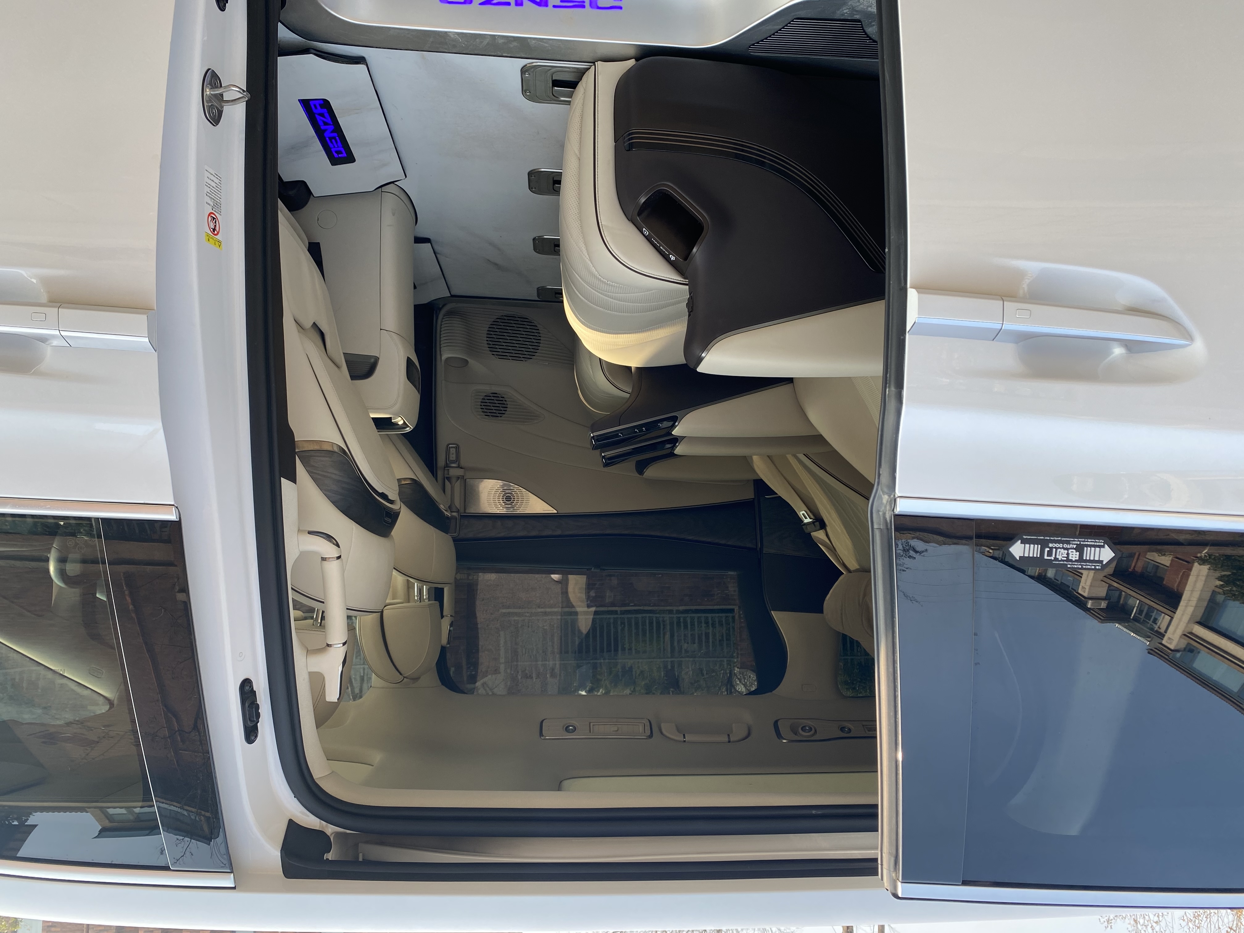 Denza D9 2024 imagem de carro #7