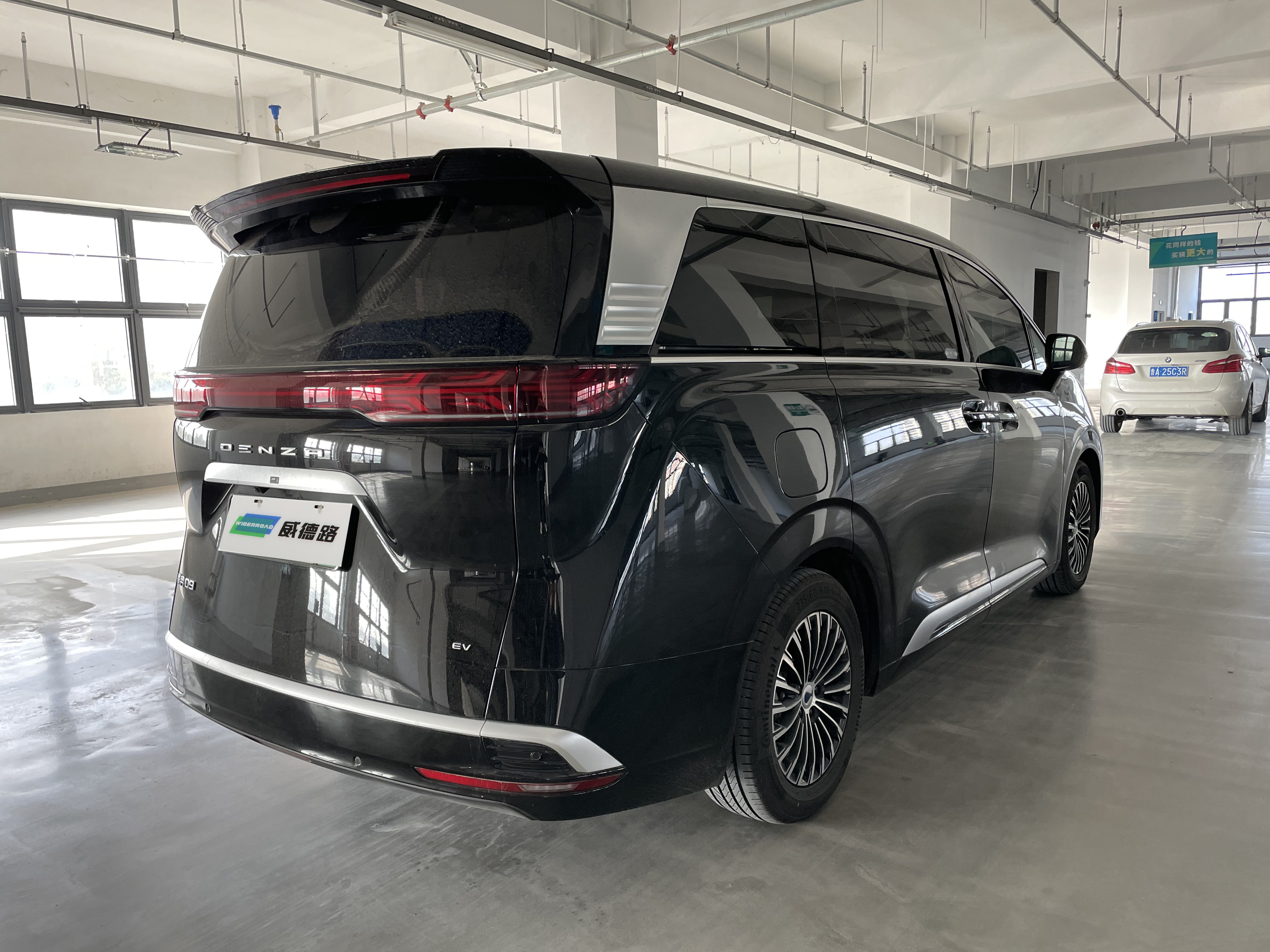 Denza X 2025 car image #7