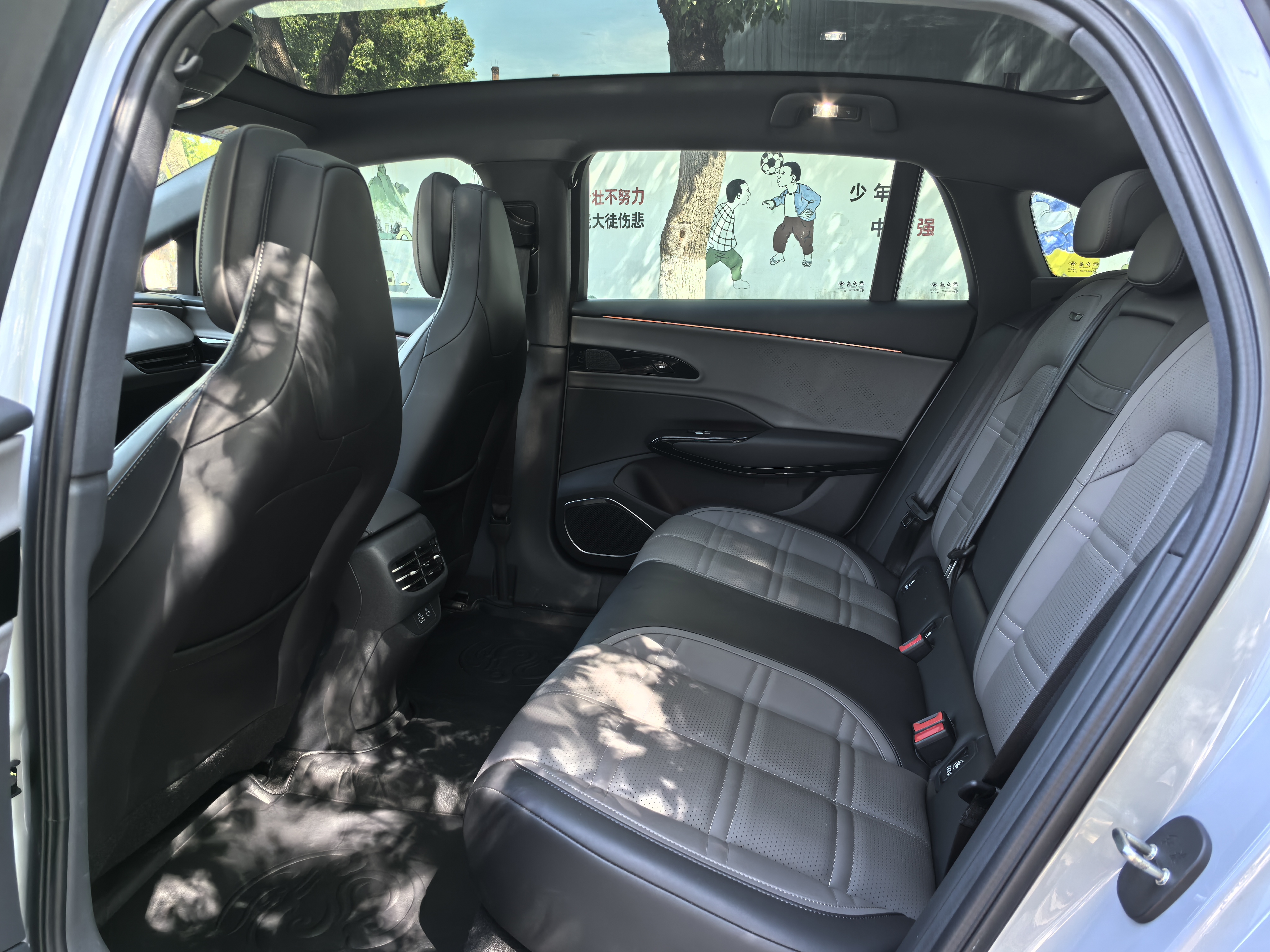 HongQi EH7 2024 #7 HongQi EH7 2024 car image #7