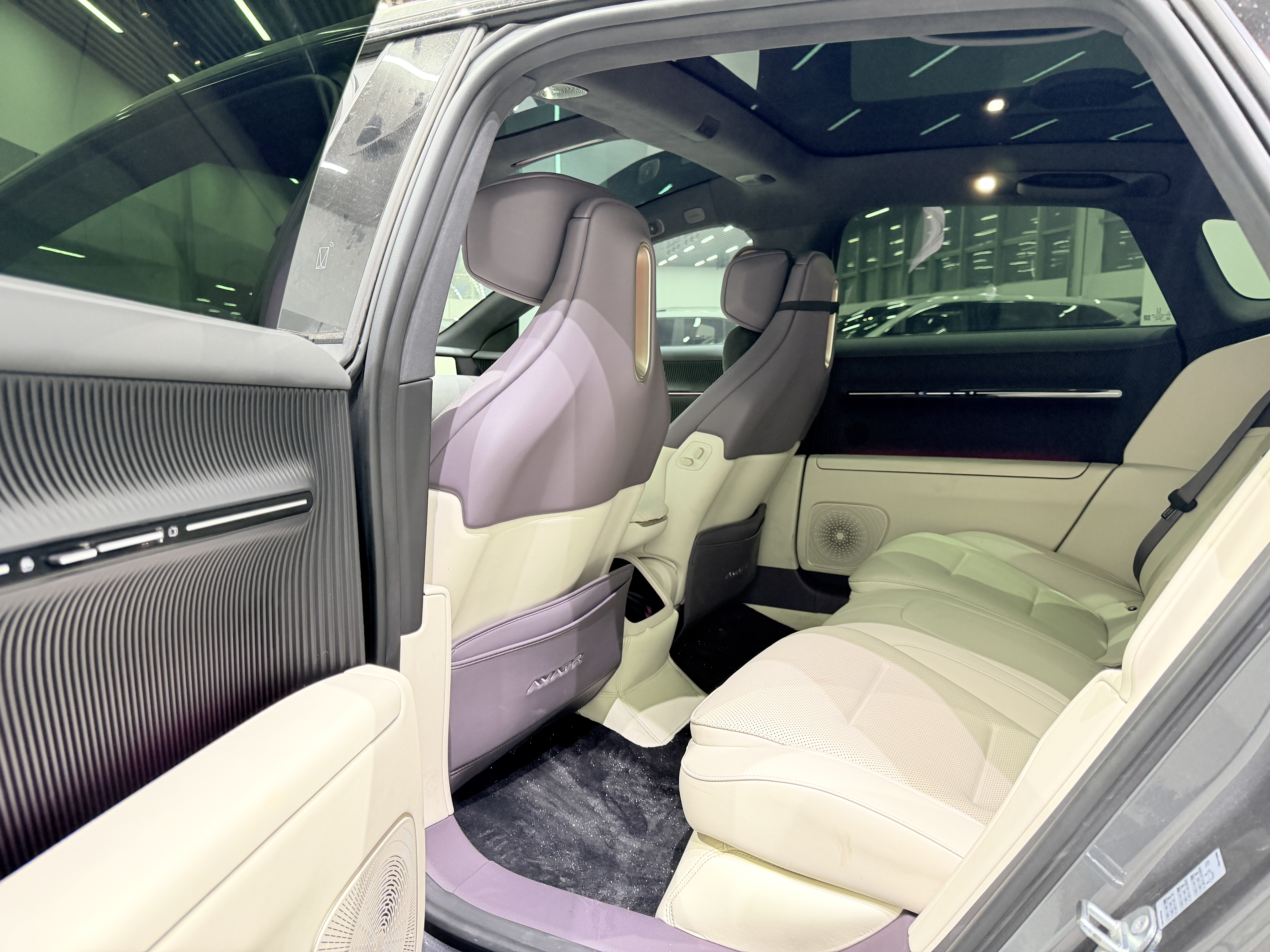 Avatr 12 2024 صورة سيارة #7