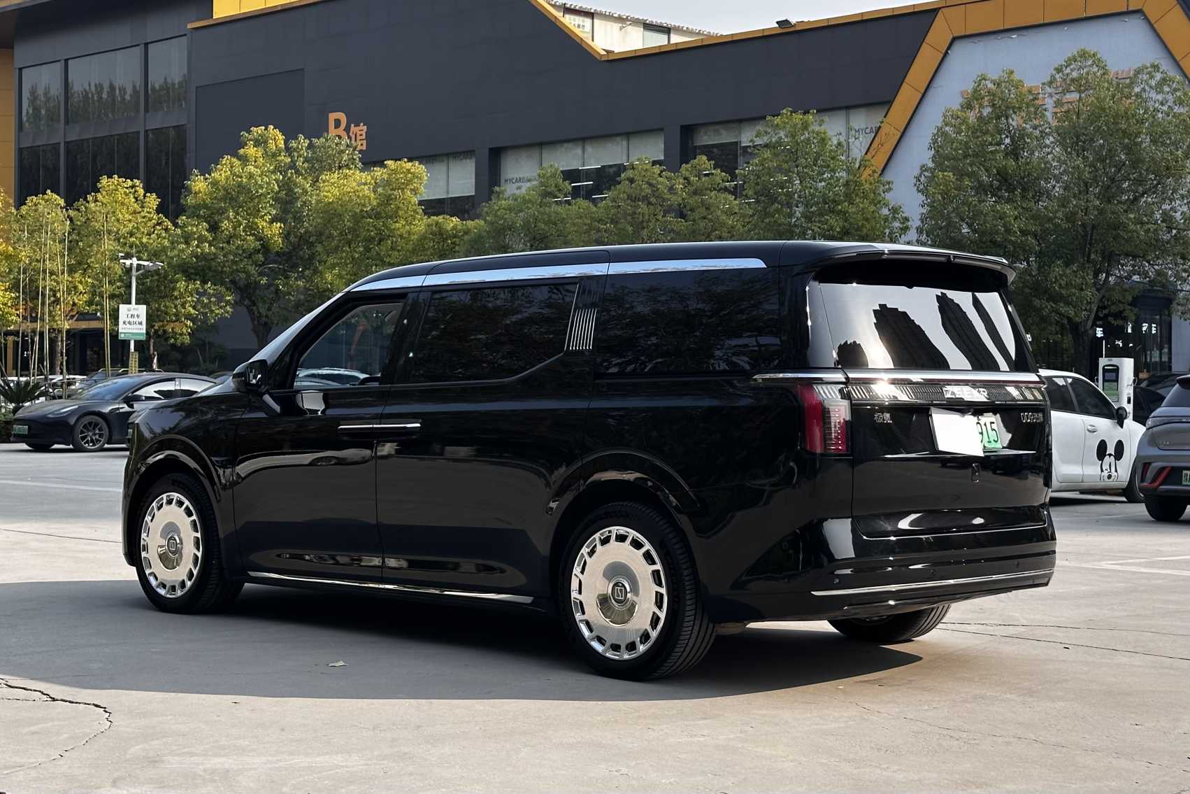 Zeekr 009 2024 imagen de coche #7