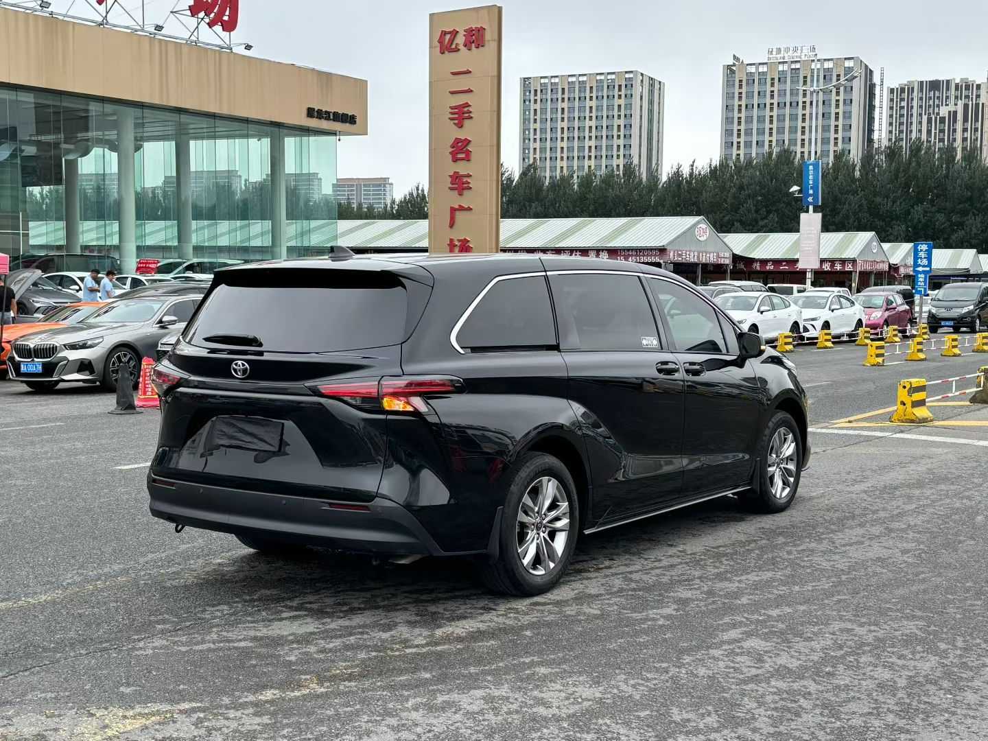 Toyota Sienna 2024 image de voiture #7