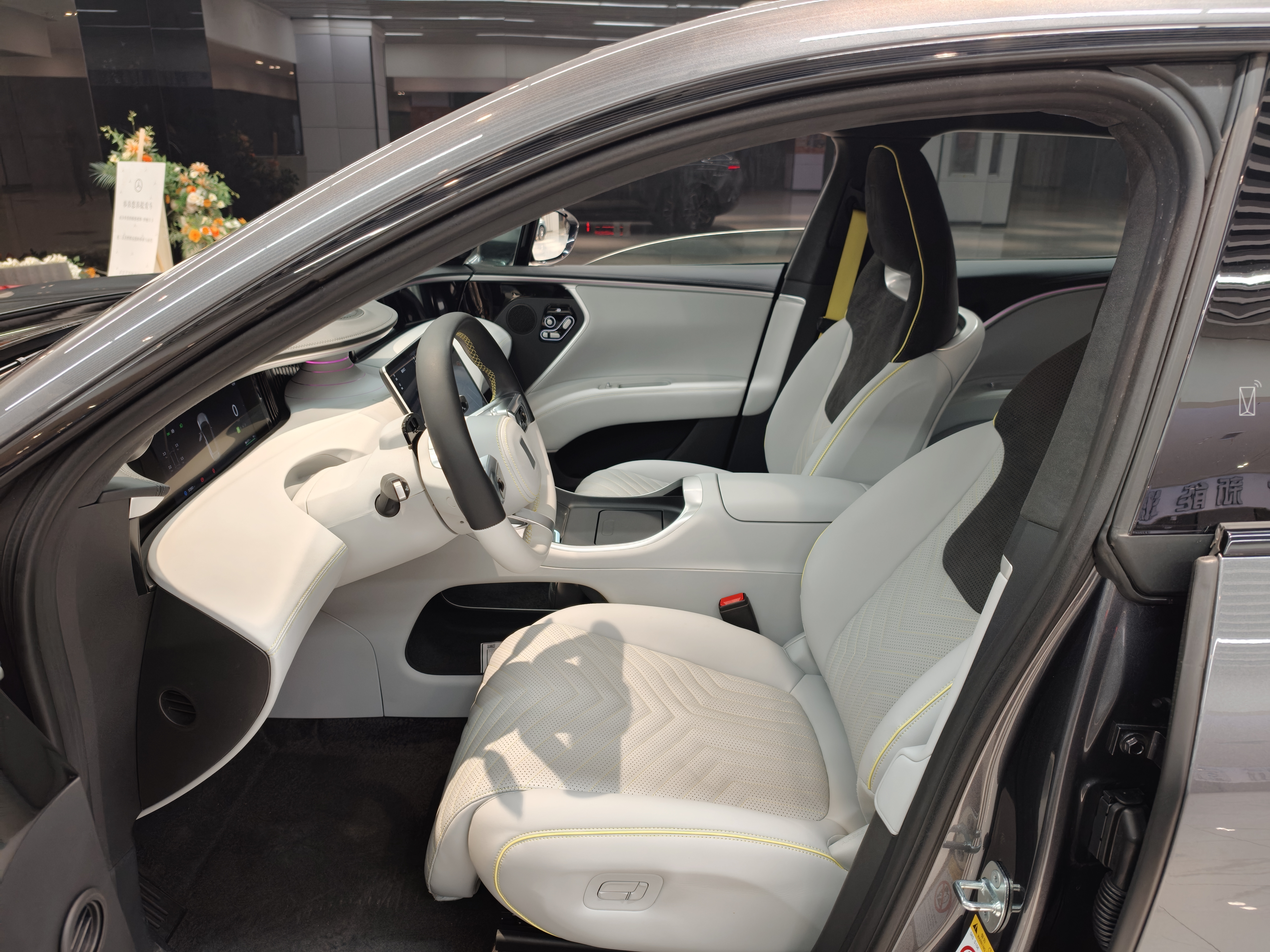 Avatr 11 2024 car image #7
