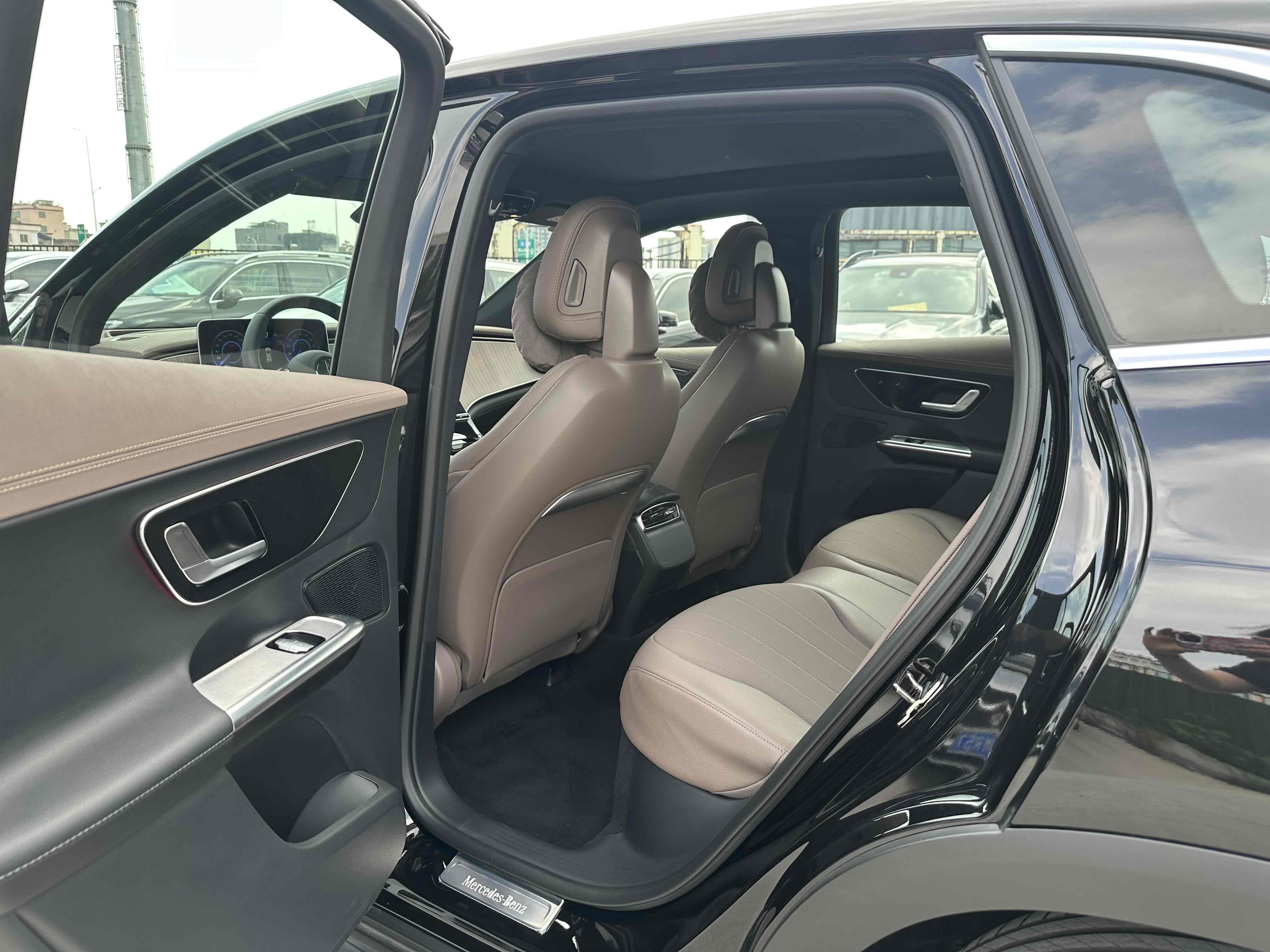 Mercedes-Benz EQE SUV 2025 #7 Mercedes-Benz EQE SUV 2025 car image #7