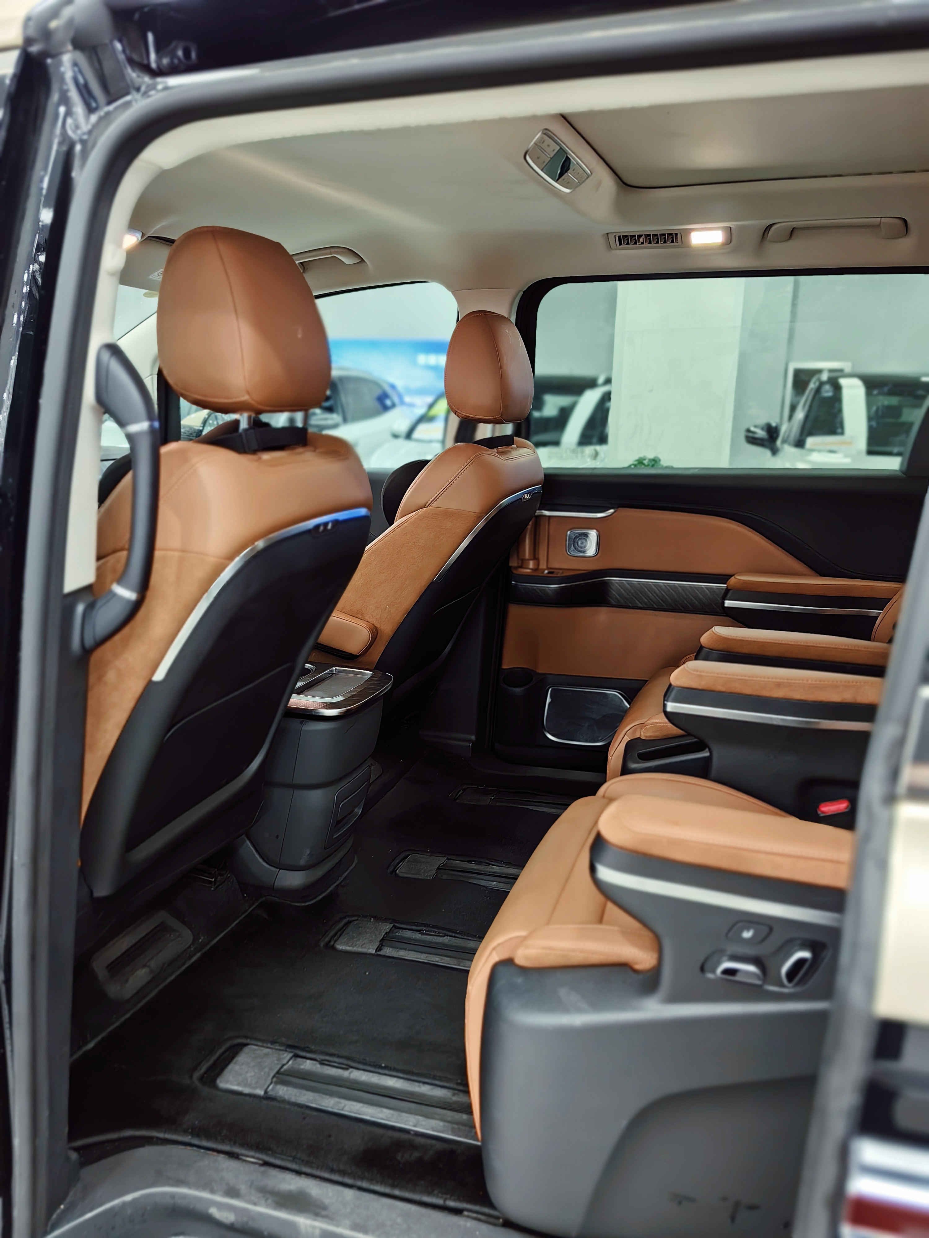 HongQi HQ9 PHEV 2024 #7 HongQi HQ9 PHEV 2024 car image #7