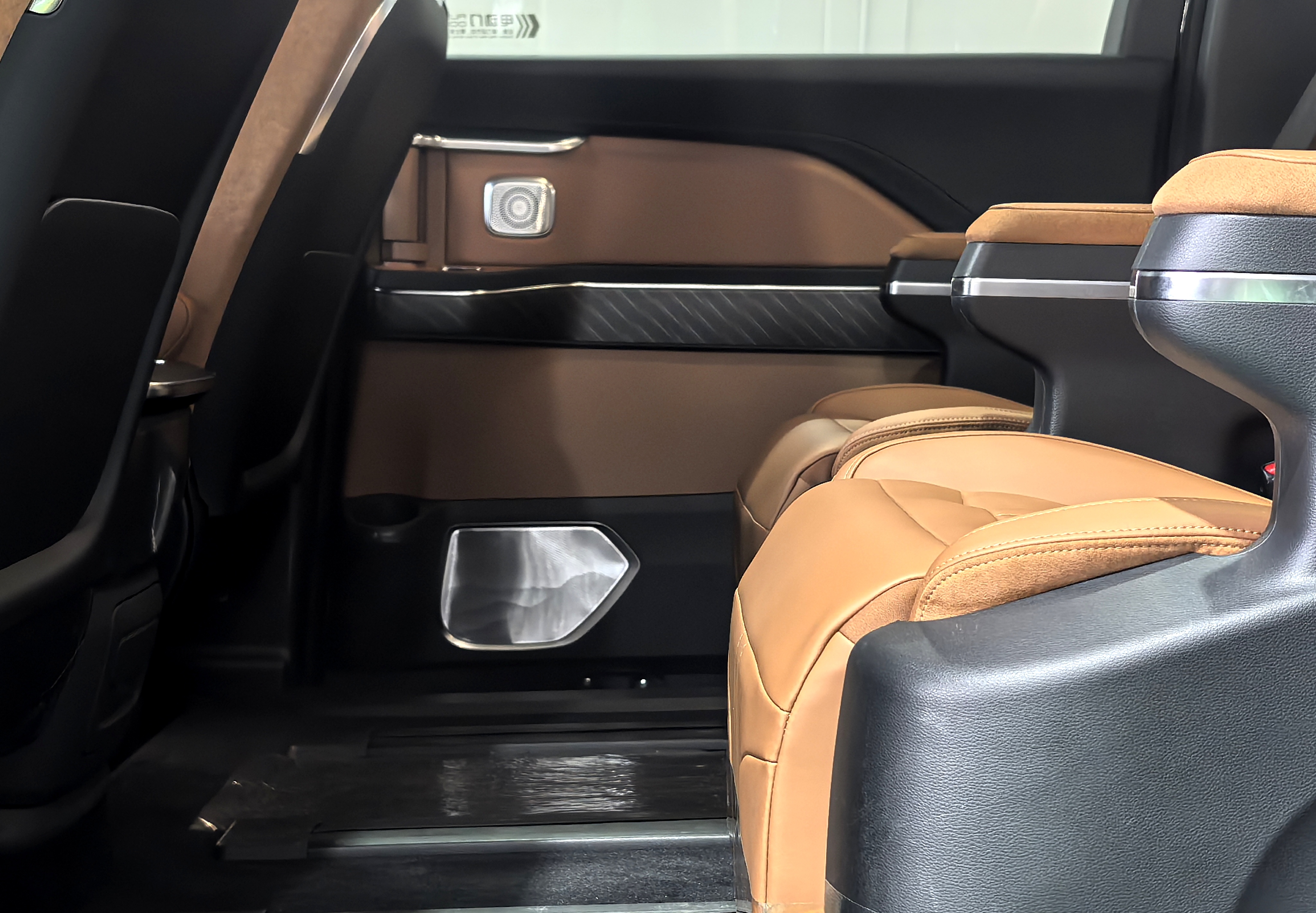 HongQi HQ9 PHEV 2024 car image #7