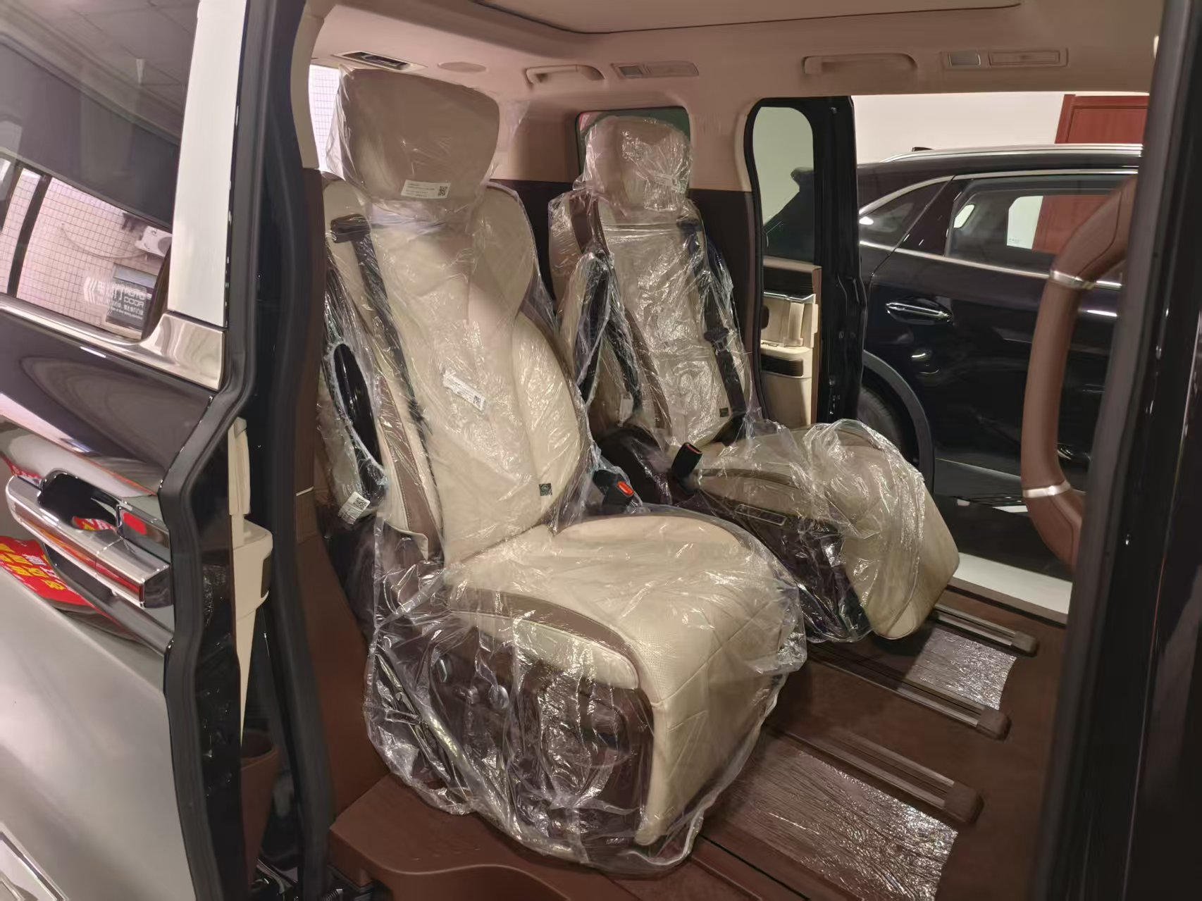 HongQi HQ9 PHEV 2025 car image #7