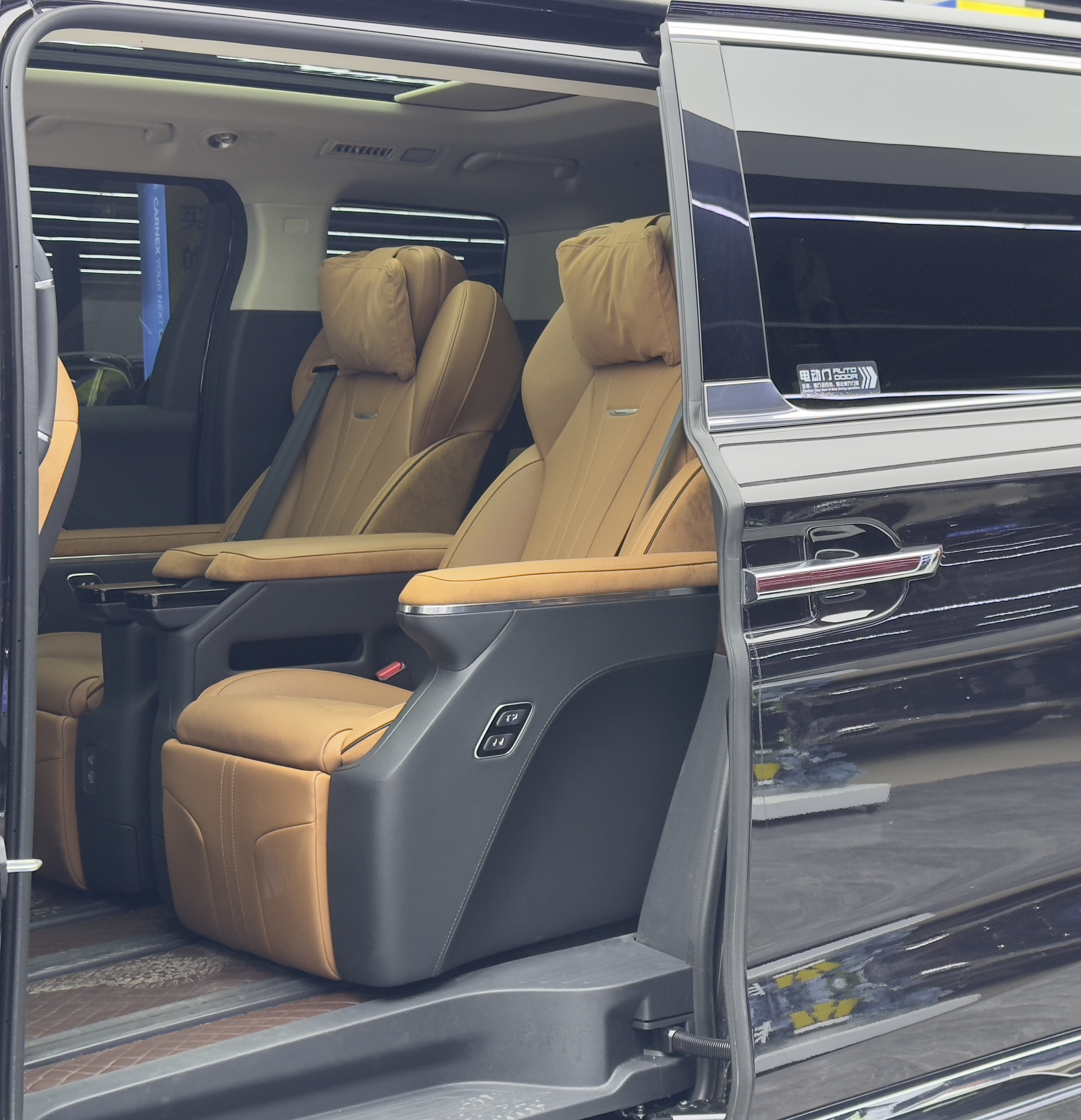 HongQi HQ9 PHEV 2025 #7 HongQi HQ9 PHEV 2025 car image #7