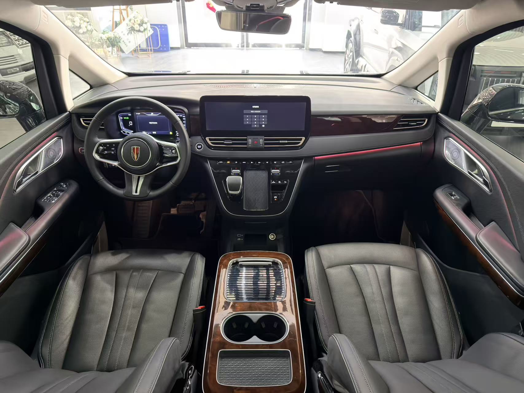 HongQi HQ9 PHEV 2024 #7 HongQi HQ9 PHEV 2024 car image #7