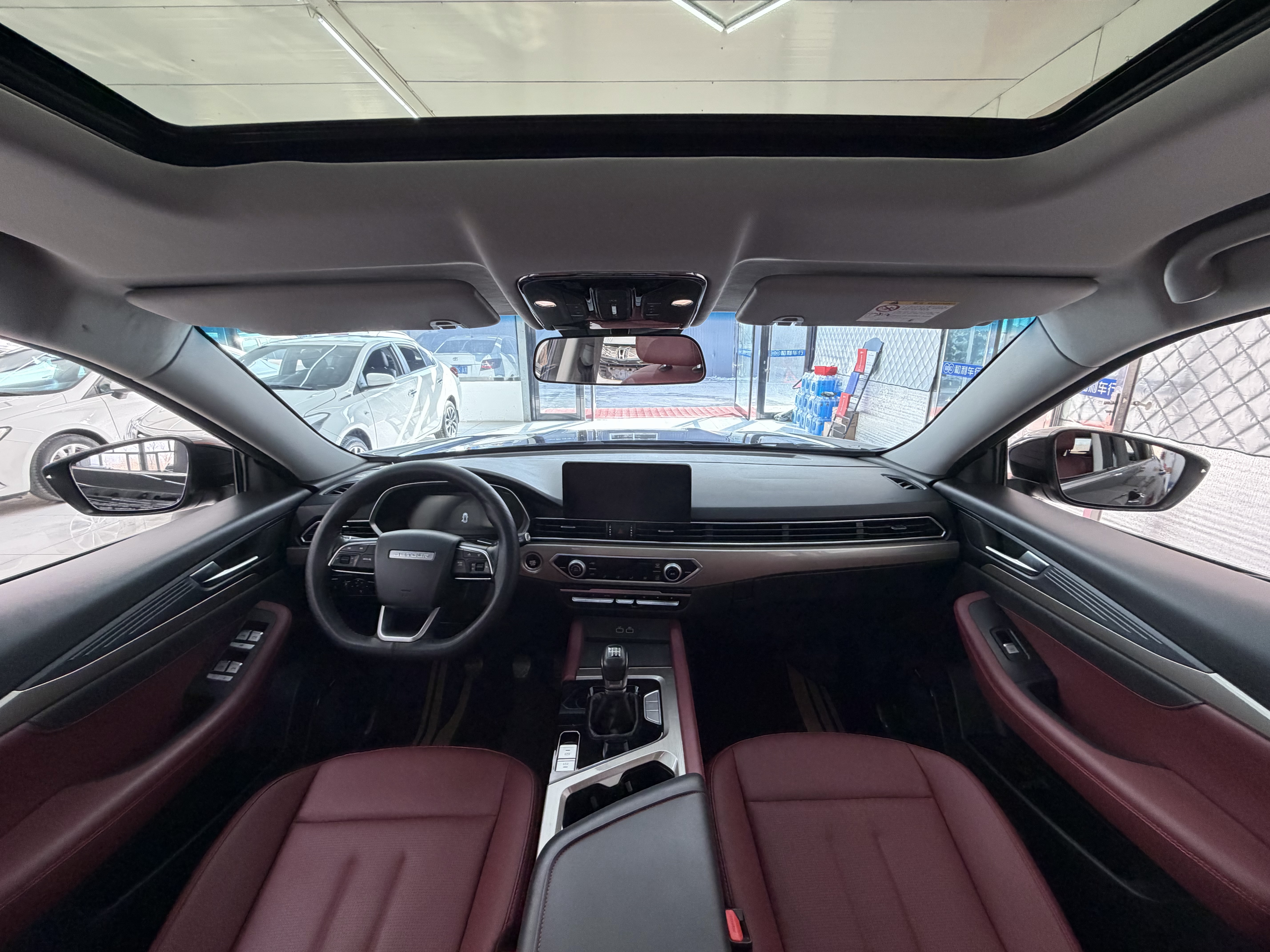 X70 2024 car image #7