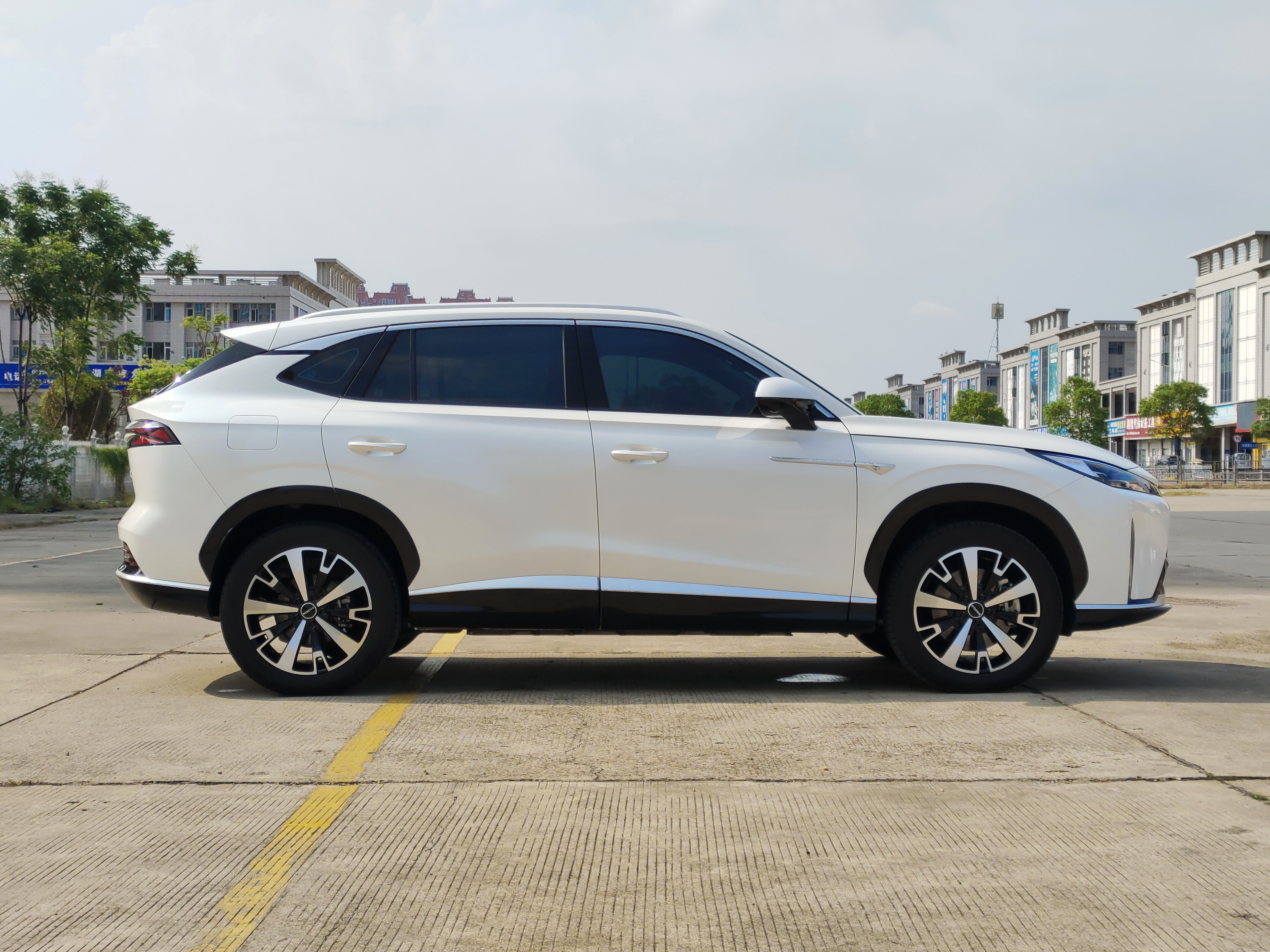 Roewe D5X DMH 2024 car image #7