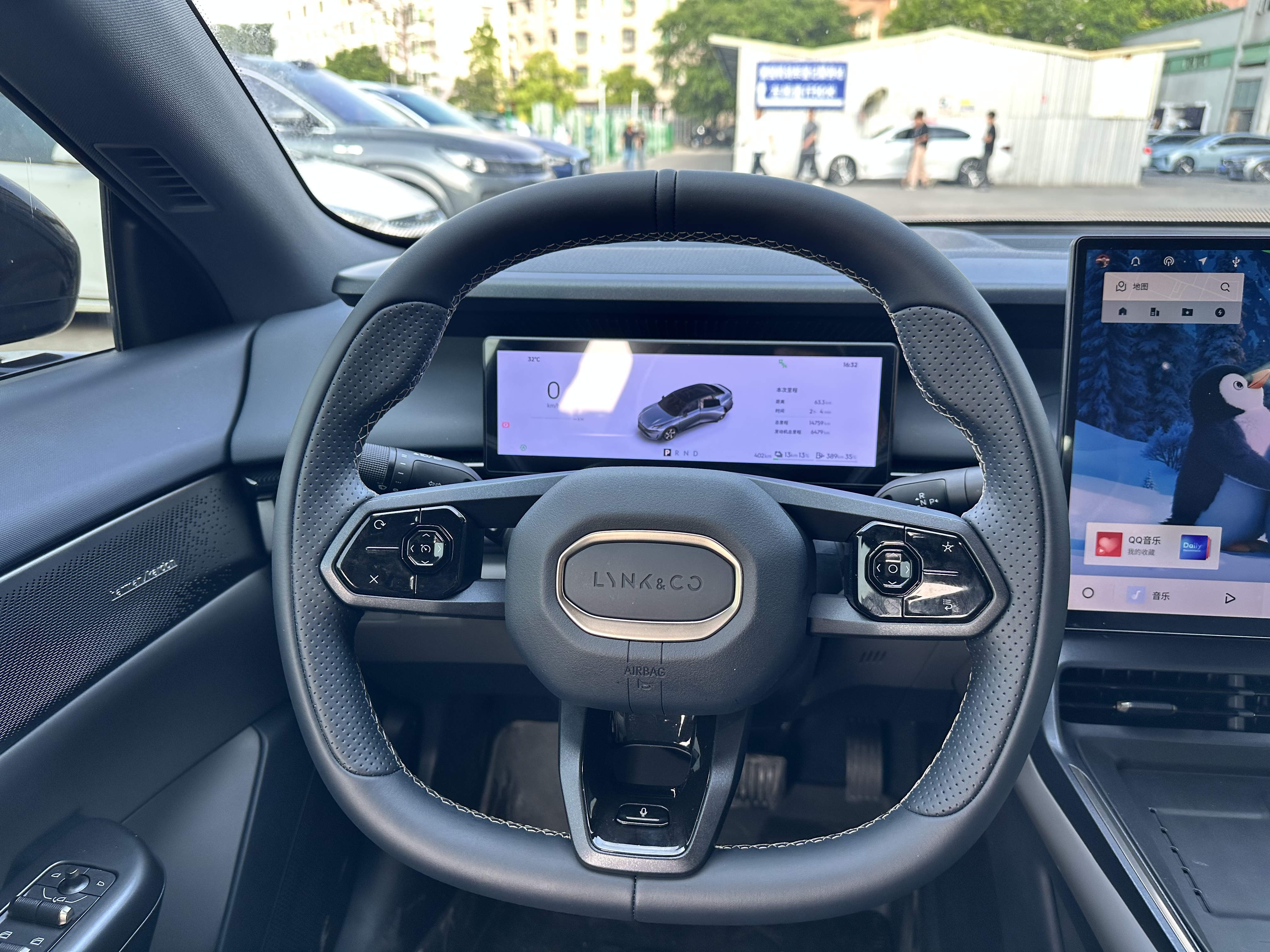 Lynk & Co 07 EM-P 2025 car image #7