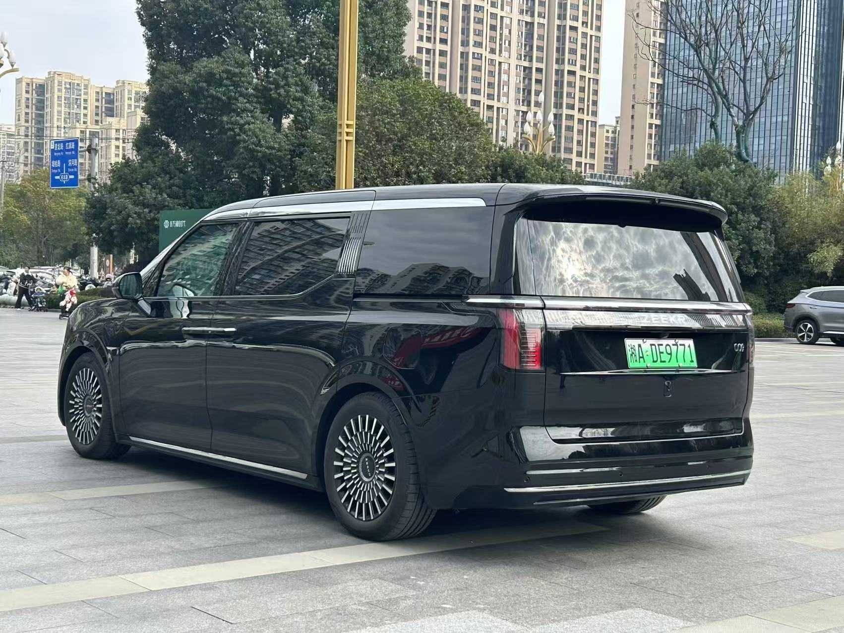 极氪 极氪009 2025 汽车图片 #7