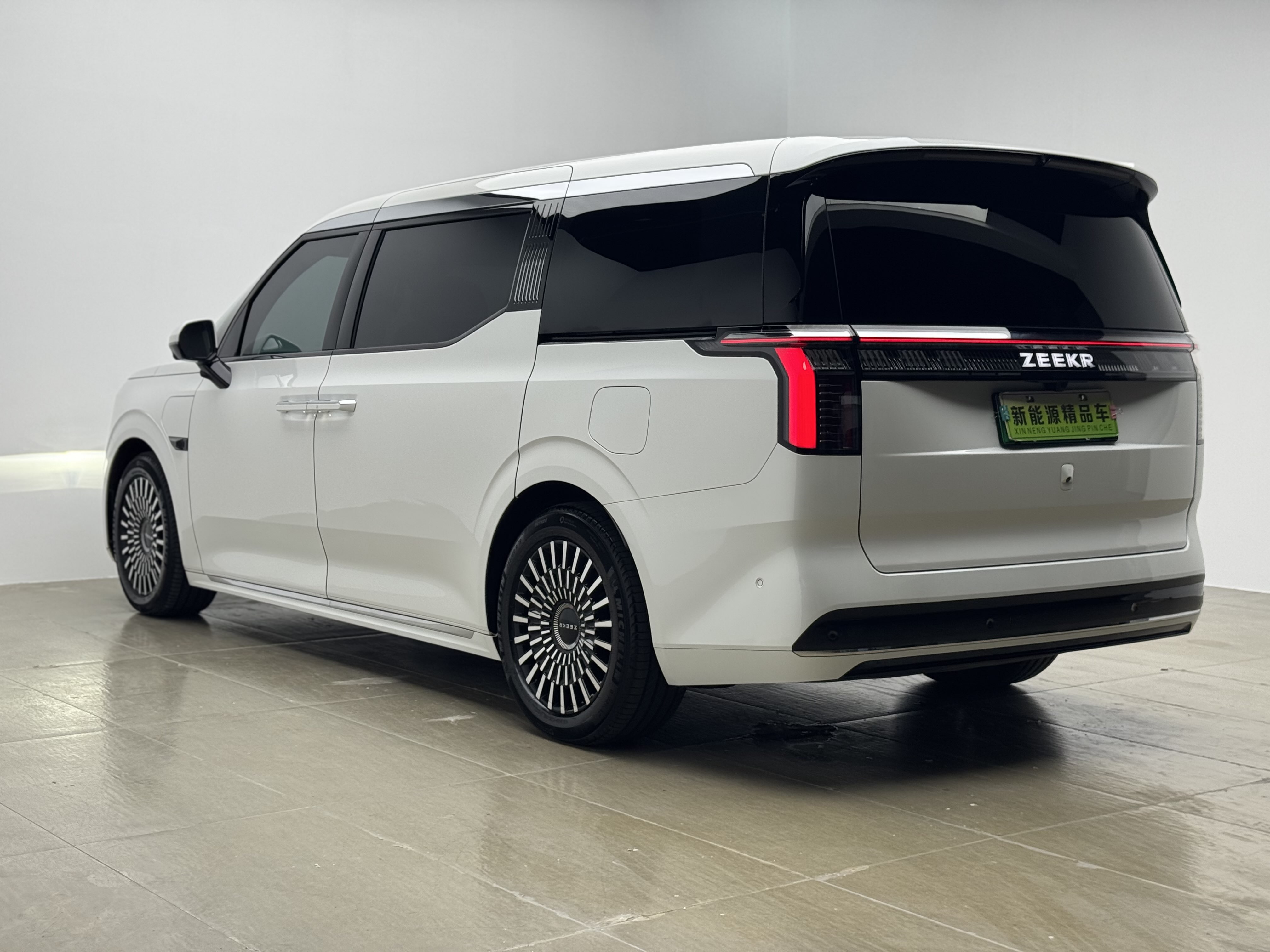 极氪 极氪009 2024 汽车图片 #7