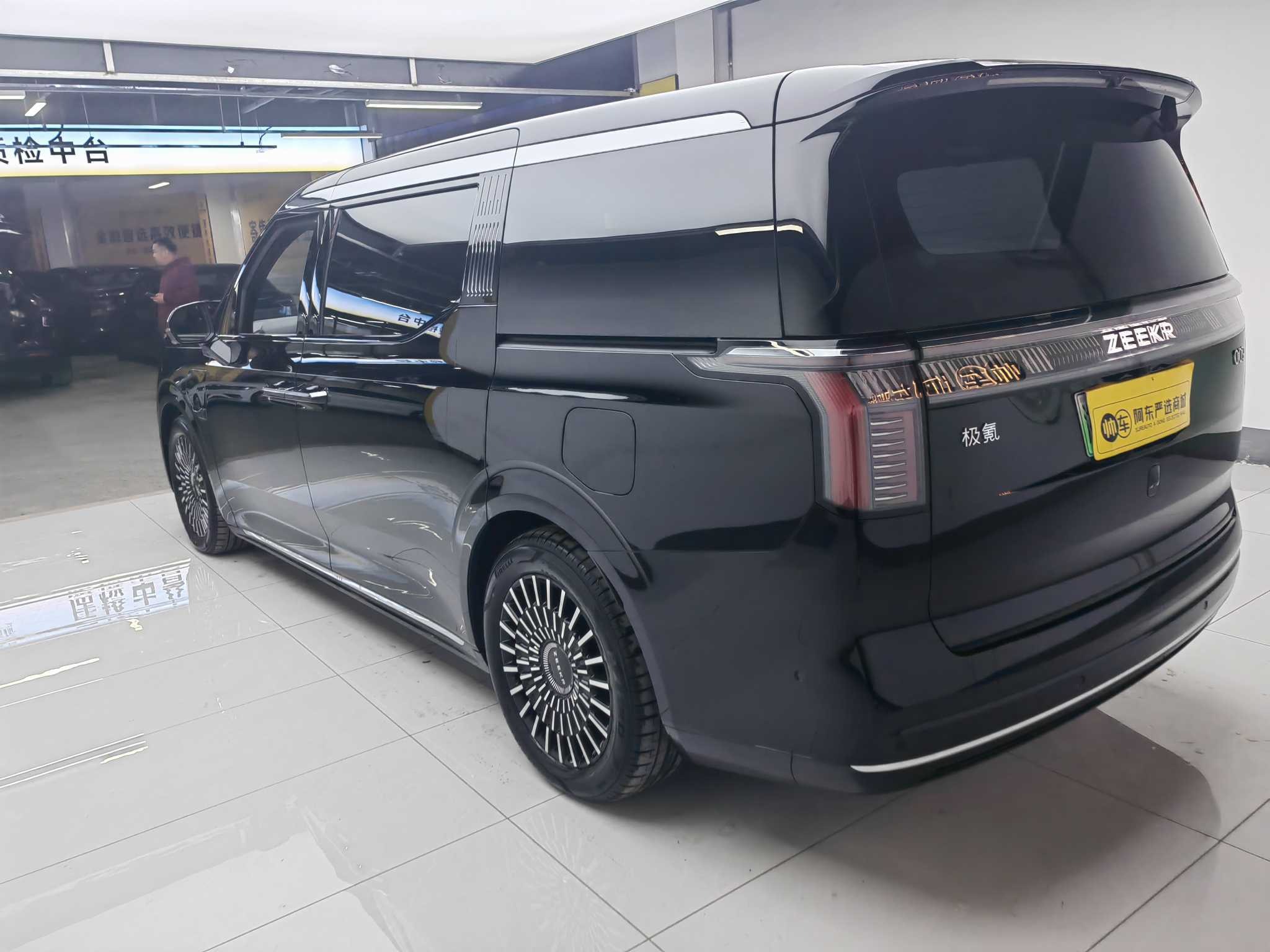 极氪 极氪009 2024 汽车图片 #7