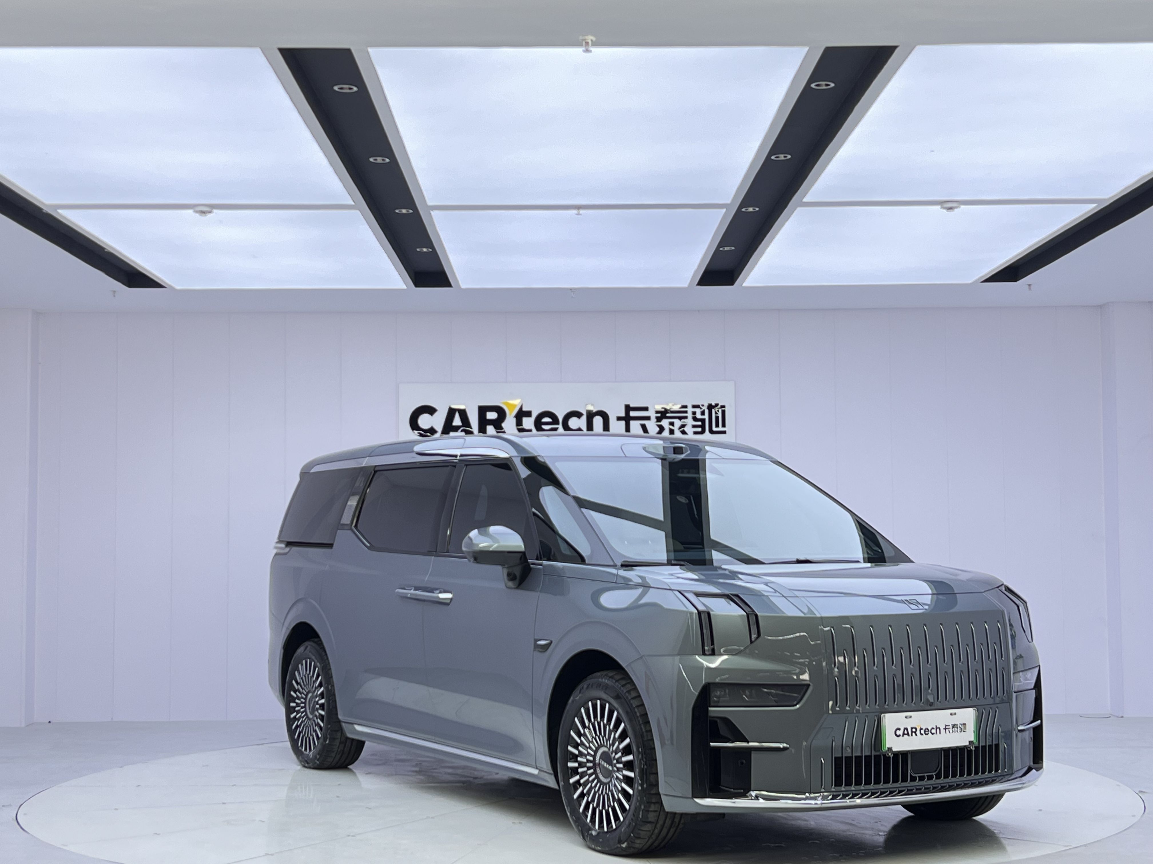 极氪 极氪009 2025 汽车图片 #7