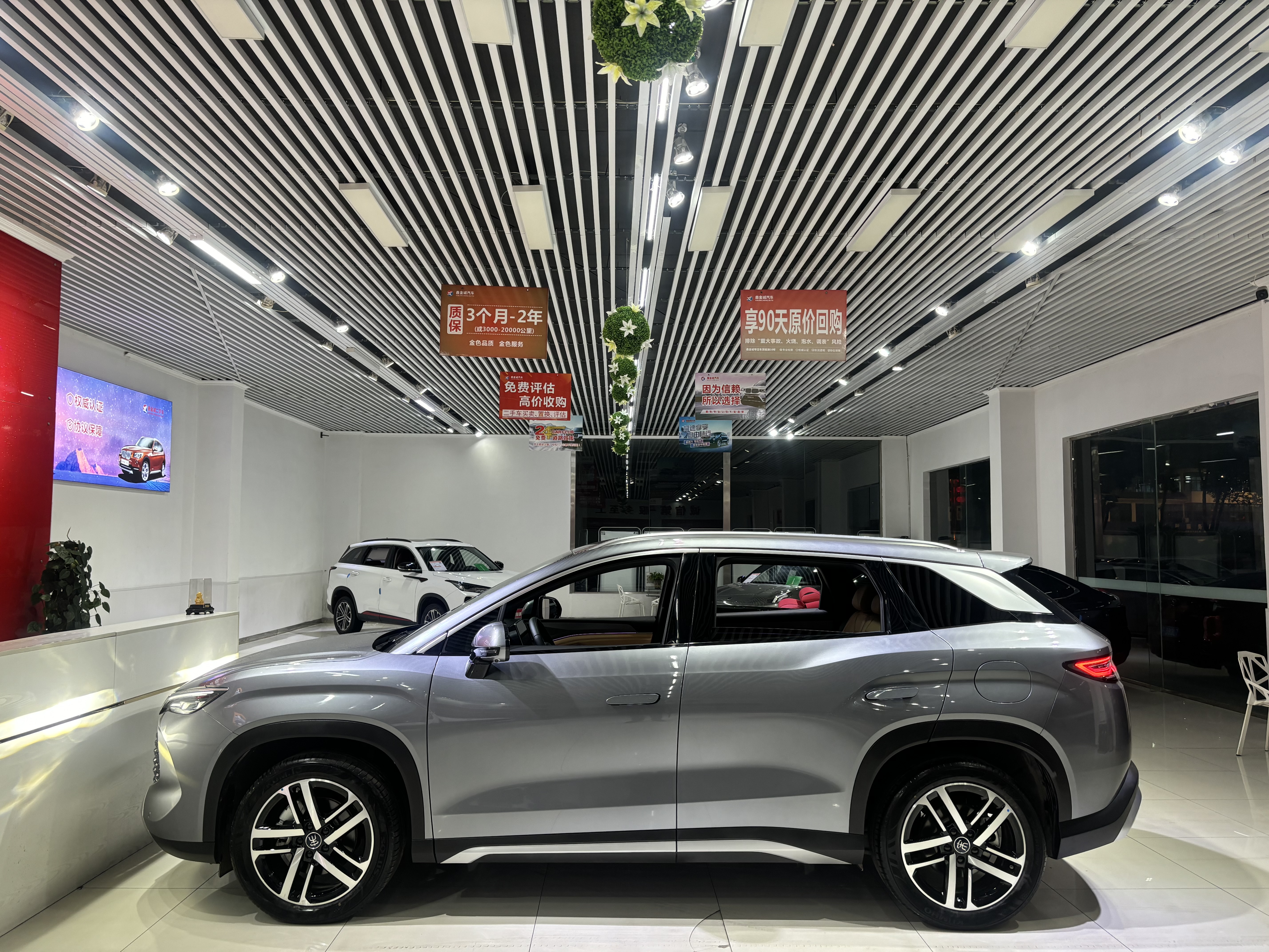 BYD SongL DM-i 2025 #7 BYD SongL DM-i 2025 car image #7