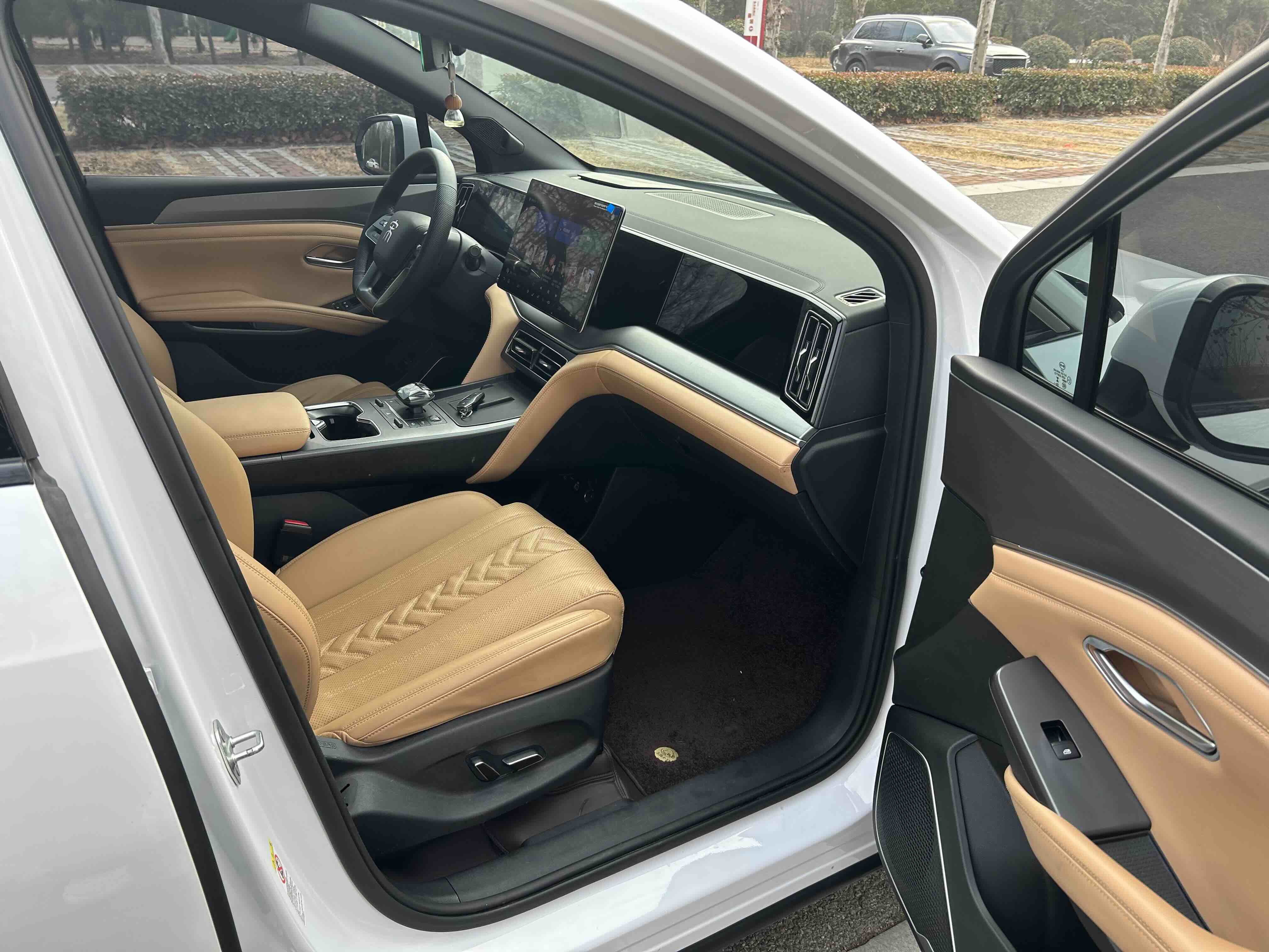 BYD SongL DM-i 2024 #7 BYD SongL DM-i 2024 car image #7