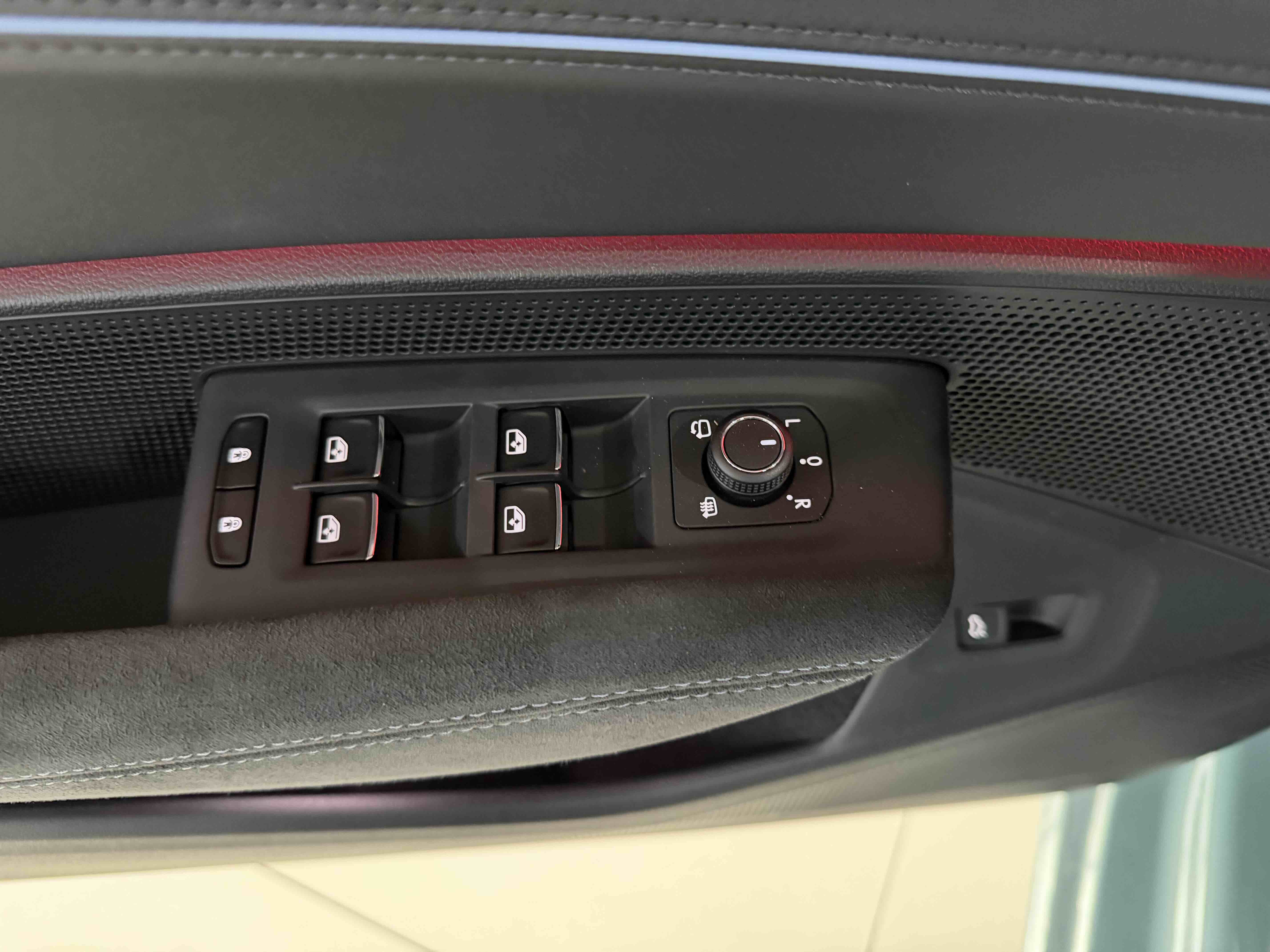 Volkswagen Passat 2024 car image #7