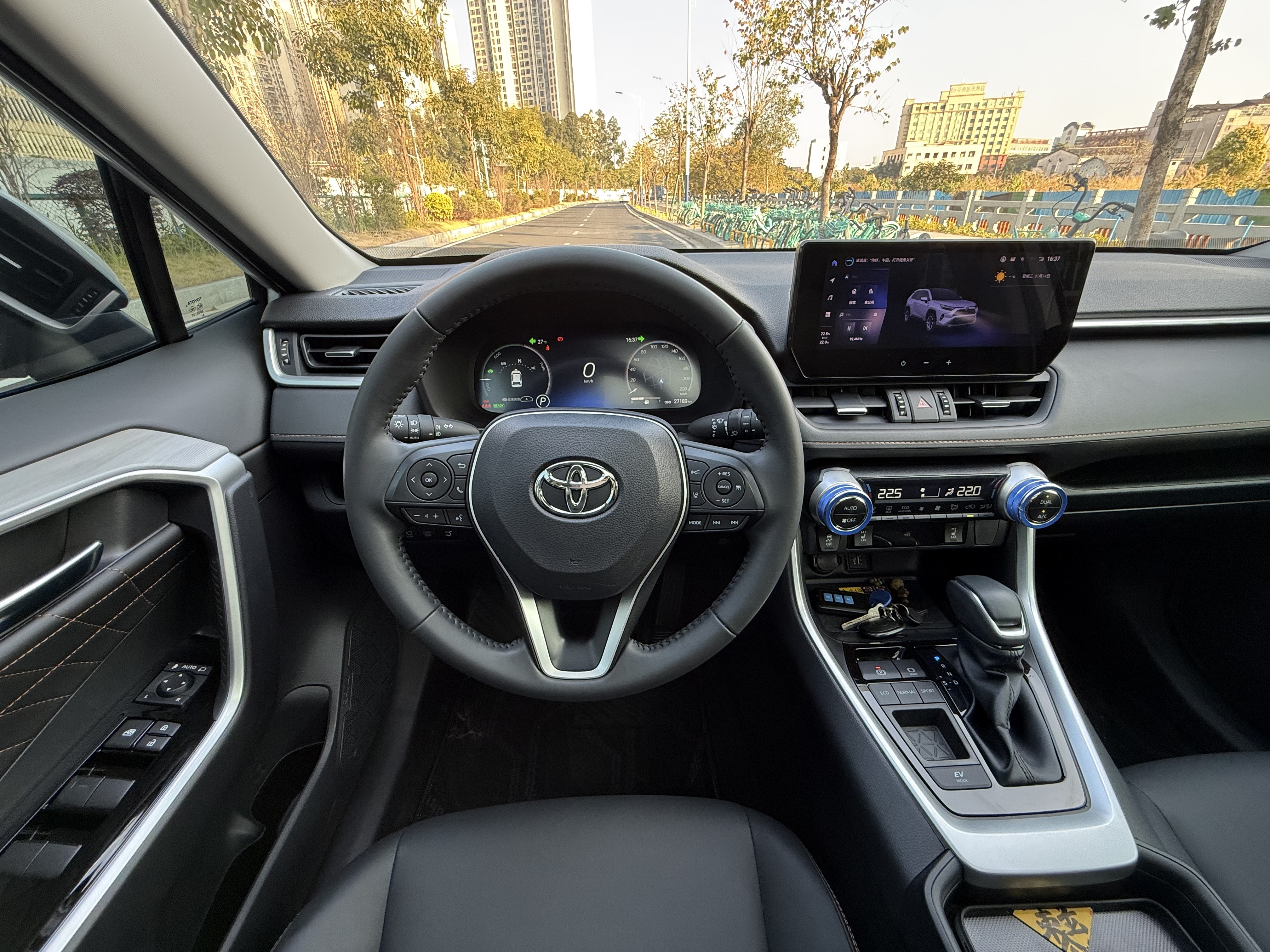 Toyota RAV4 Hybird E+ 2025 immagine di auto #7