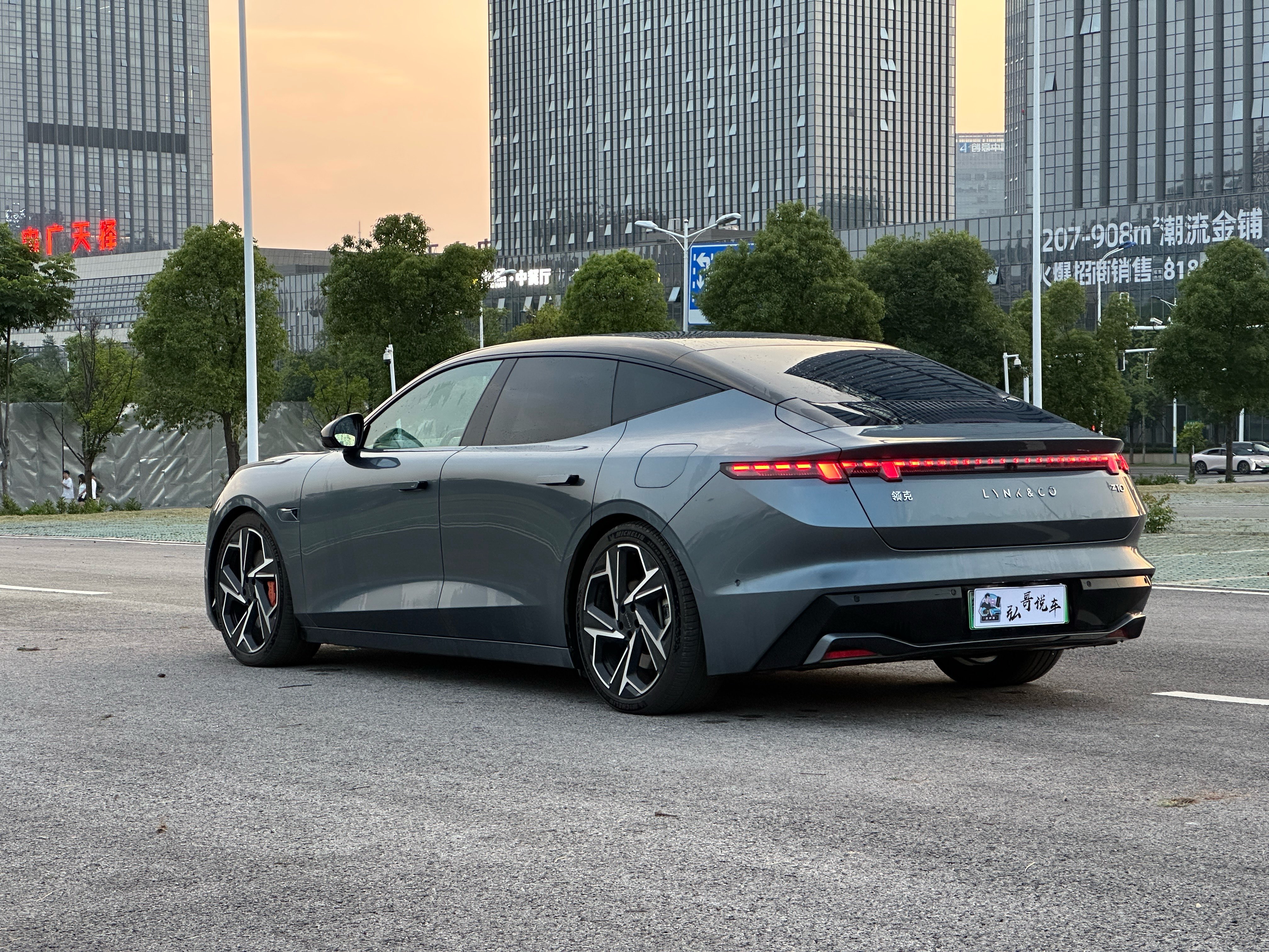 Lynk & Co 2024 car image #7
