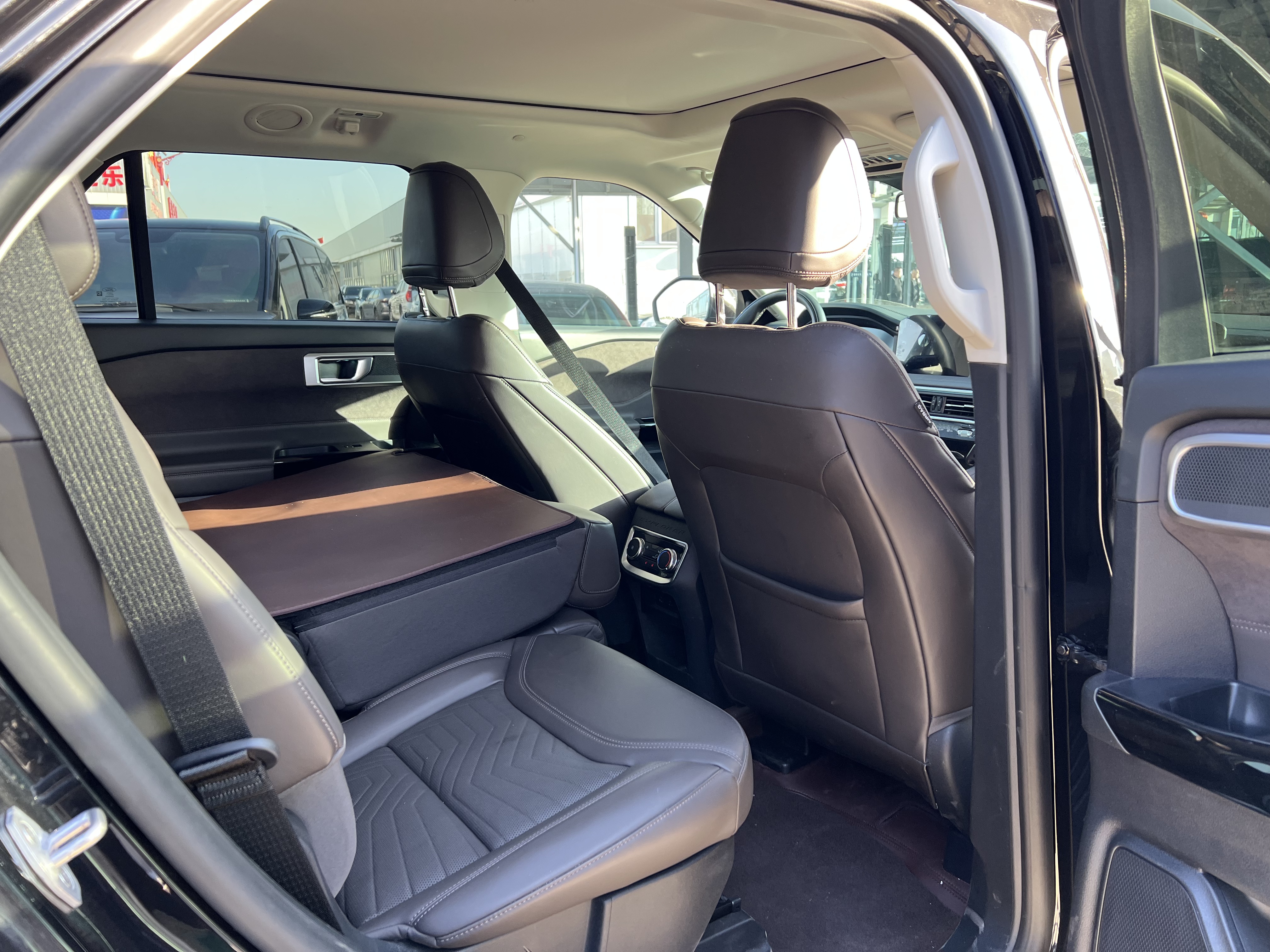 Ford Explorer 2025 car image #7