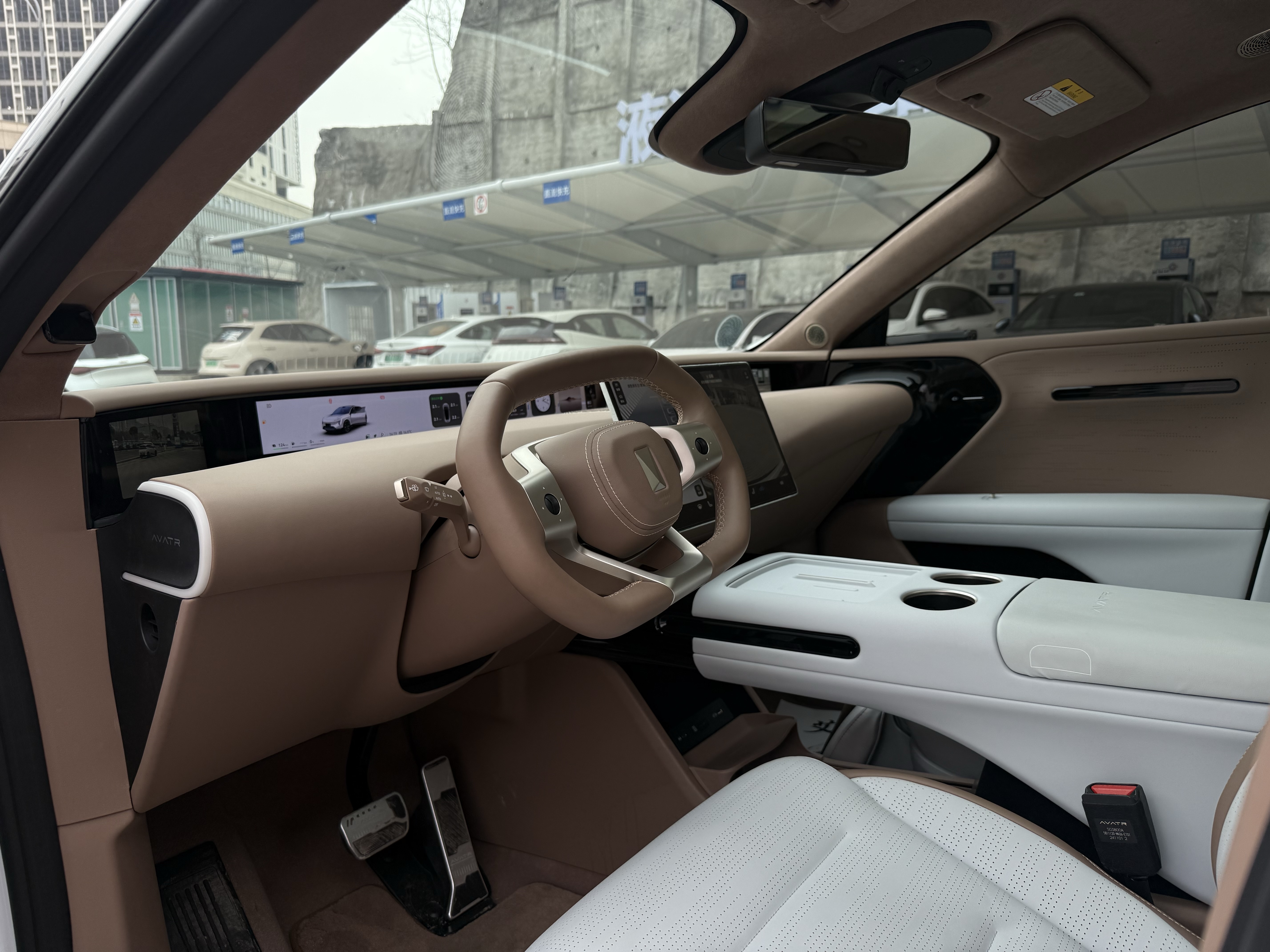 Avatr 07 2024 car image #7