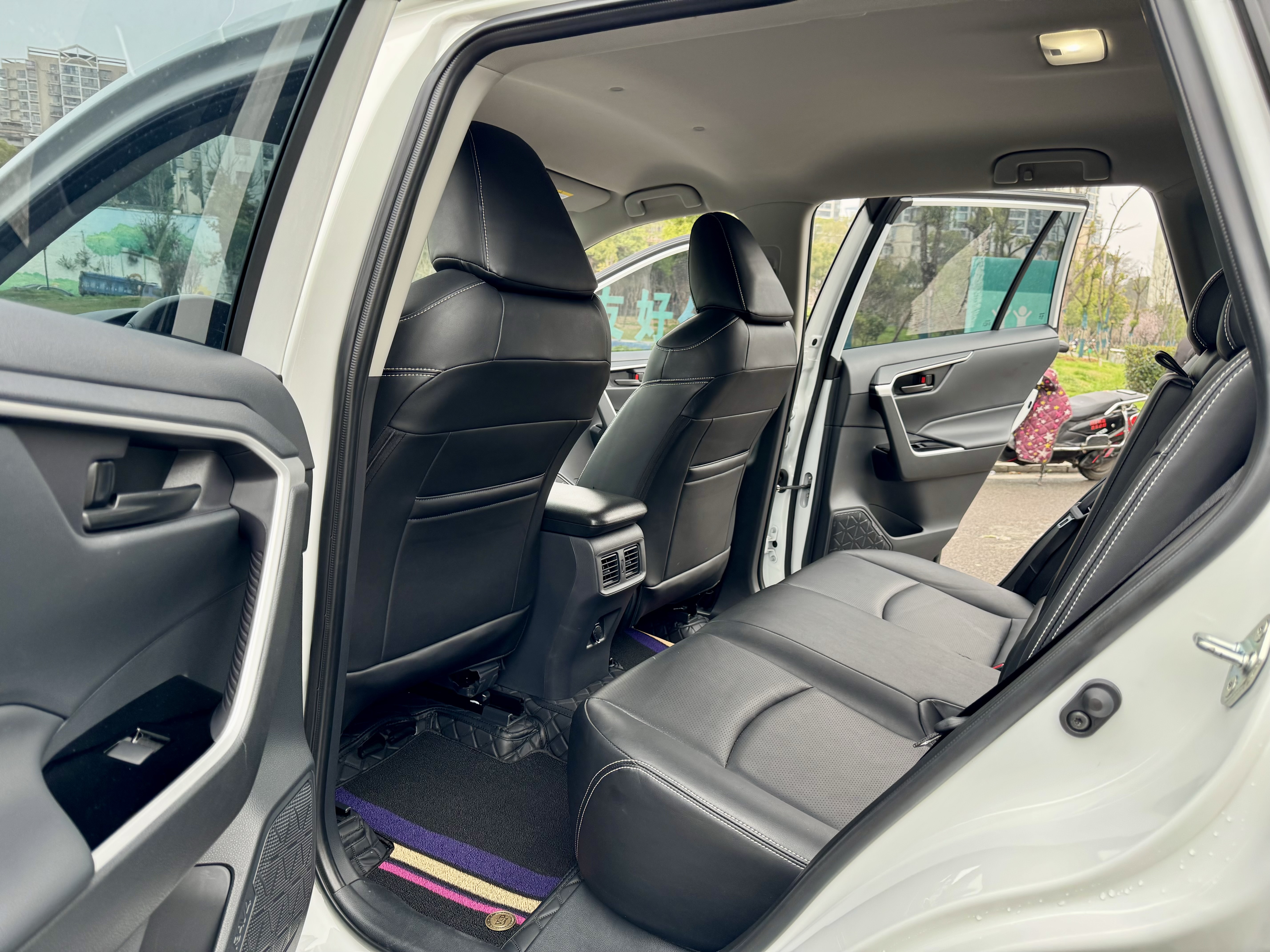 Toyota RAV4 2024 car image #7