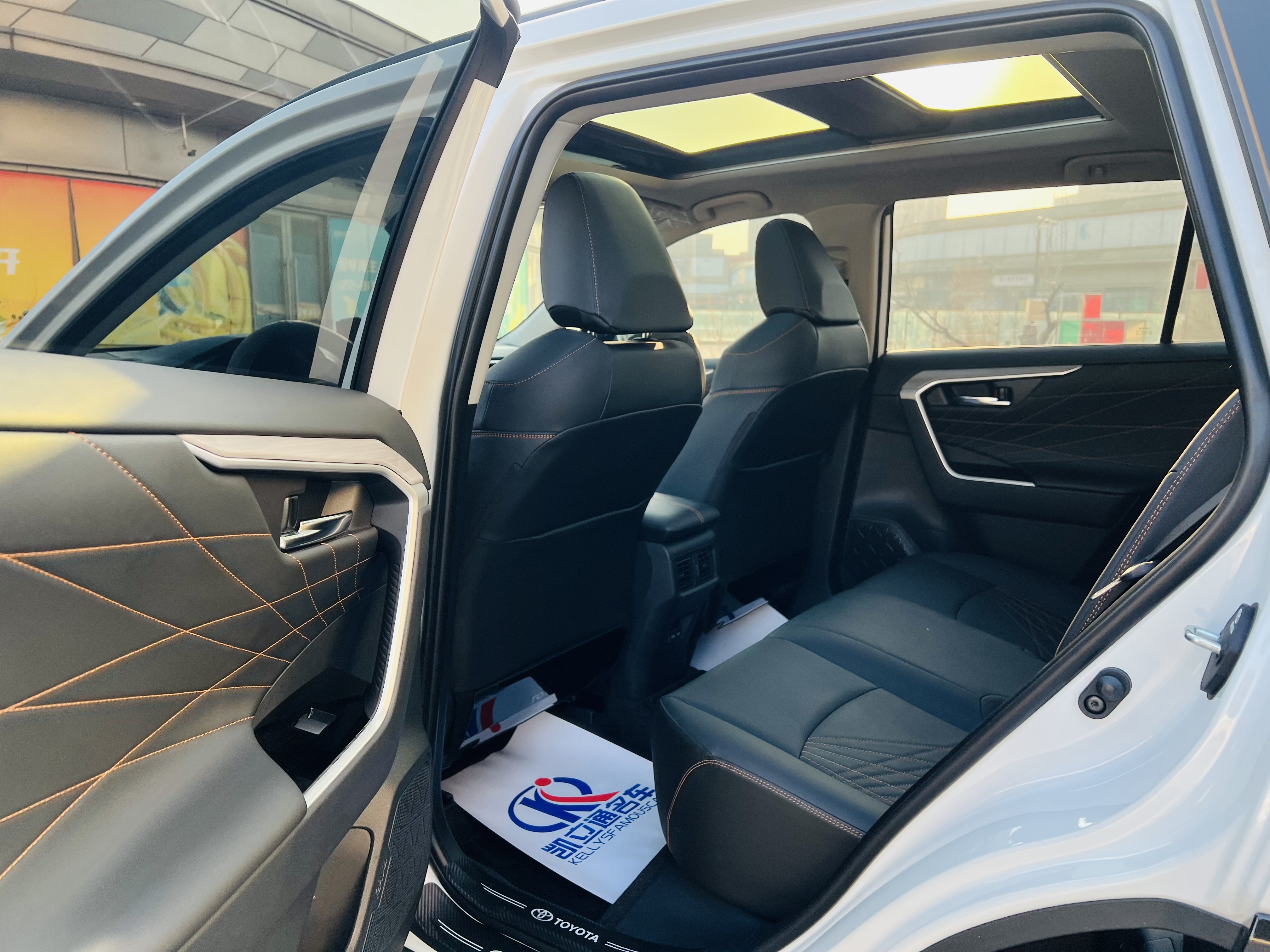 Toyota RAV4 2025 car image #7