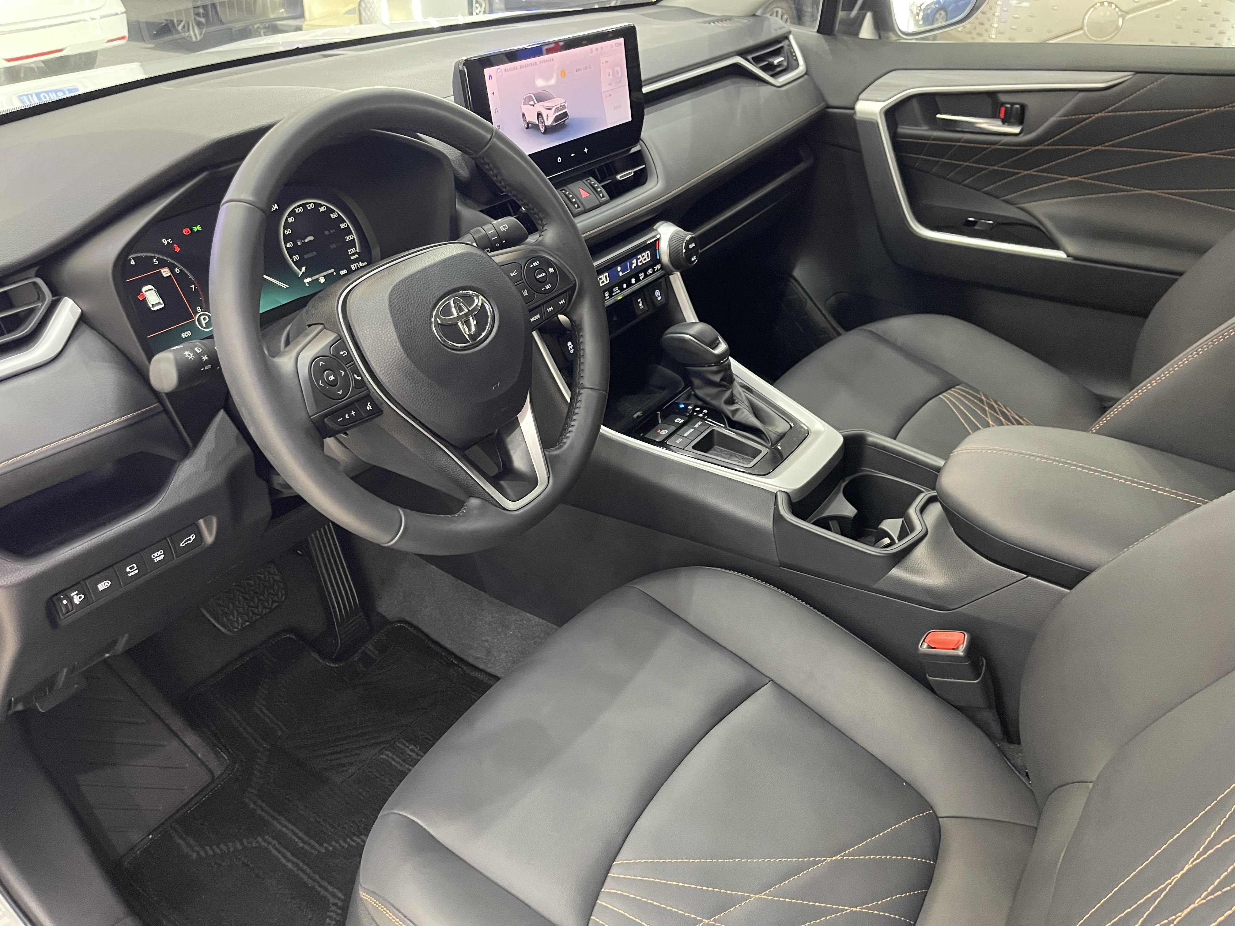 Toyota RAV4 2025 car image #7