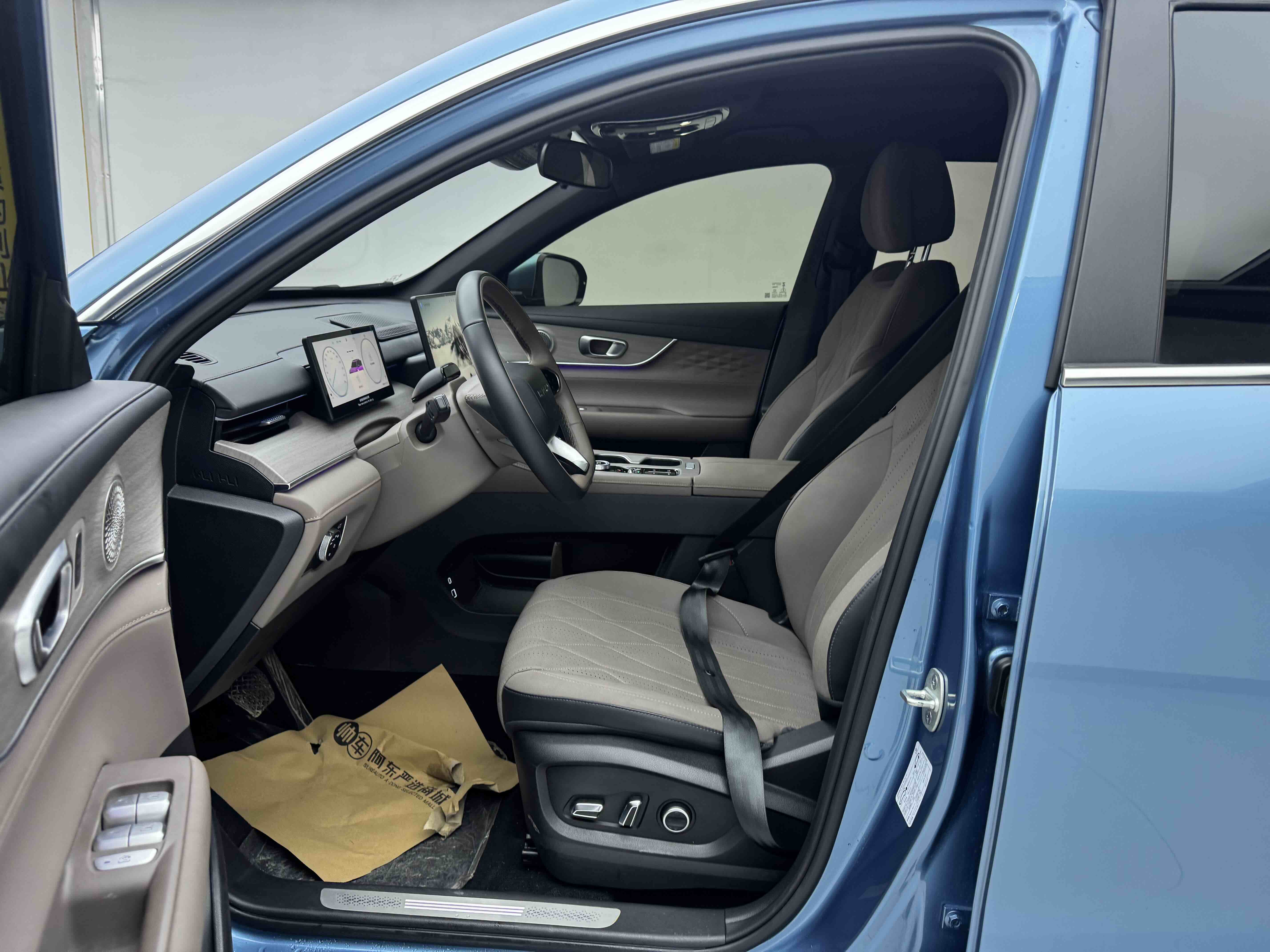 Tiggo8 PLUS C-DM 2025 #7 Tiggo8 PLUS C-DM 2025 car image #7