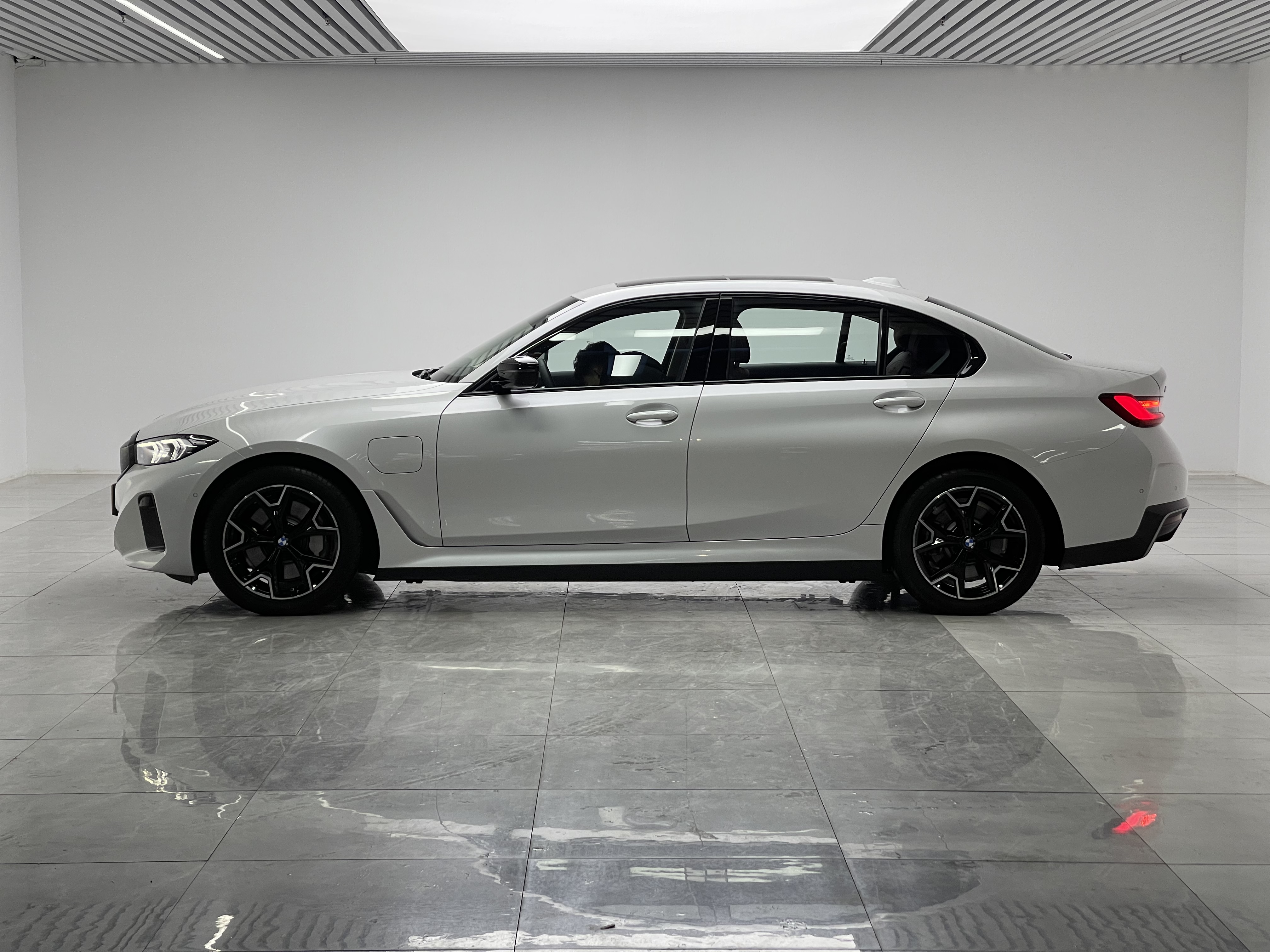 BMW i3 2024 immagine di auto #7