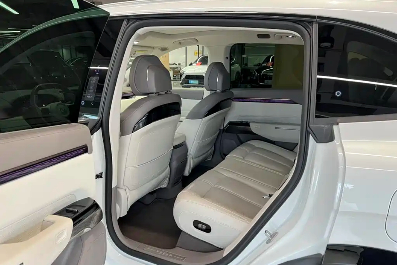 Zeekr 7X 2024 car image #7