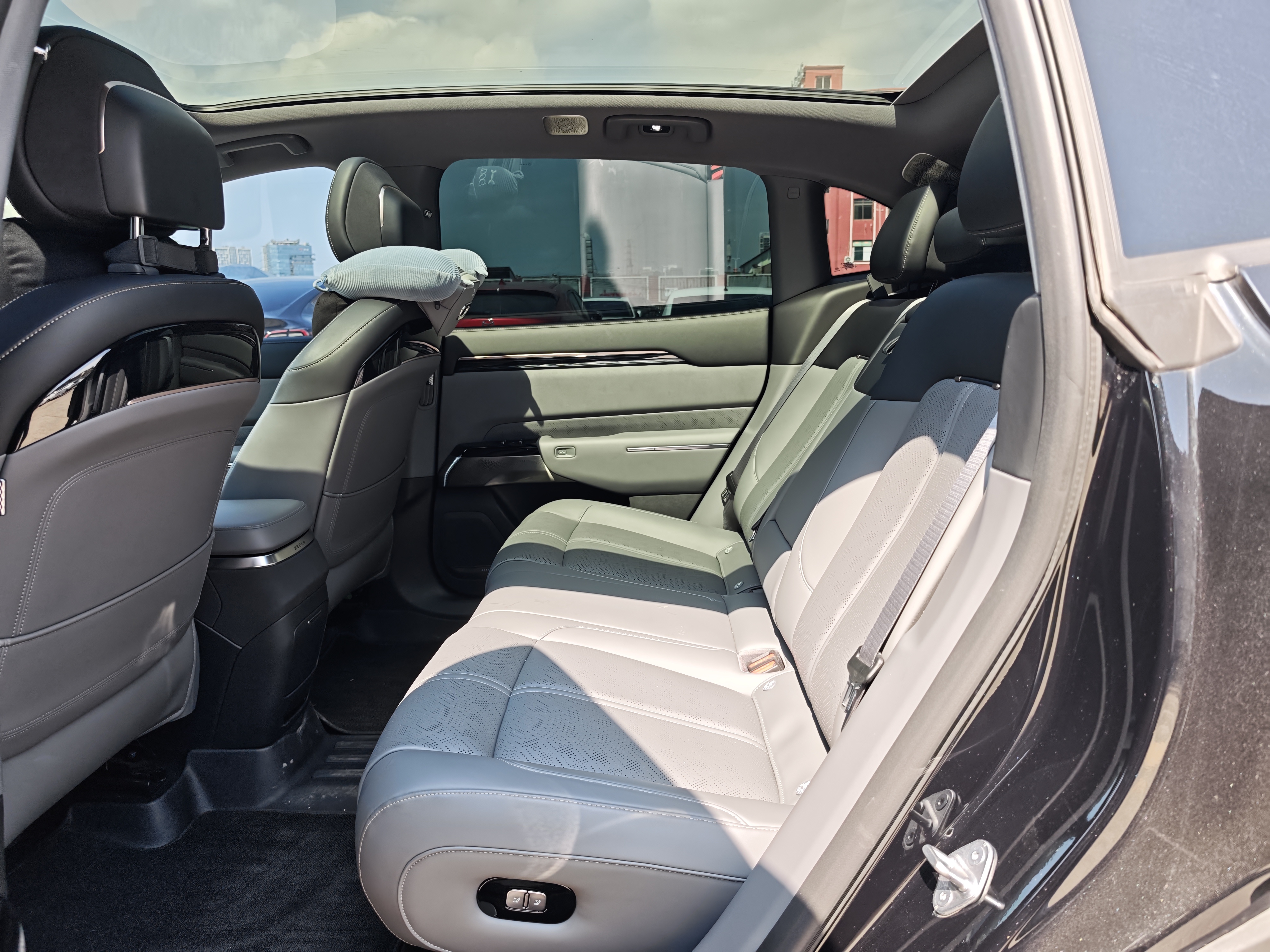 Zeekr 7X 2024 car image #7