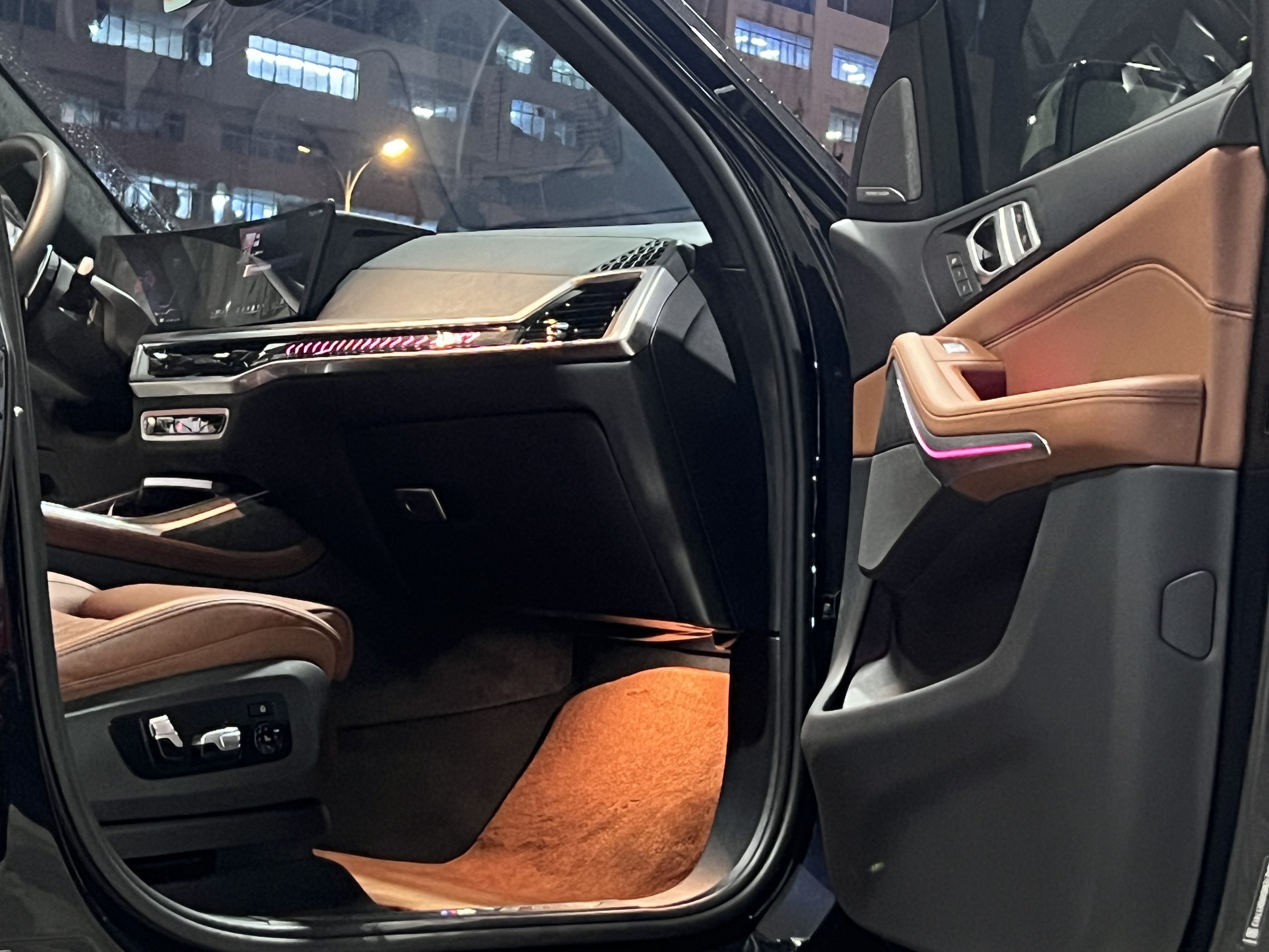 BMW X7 M60i 2025 #7 BMW X7 M60i 2025 car image #7