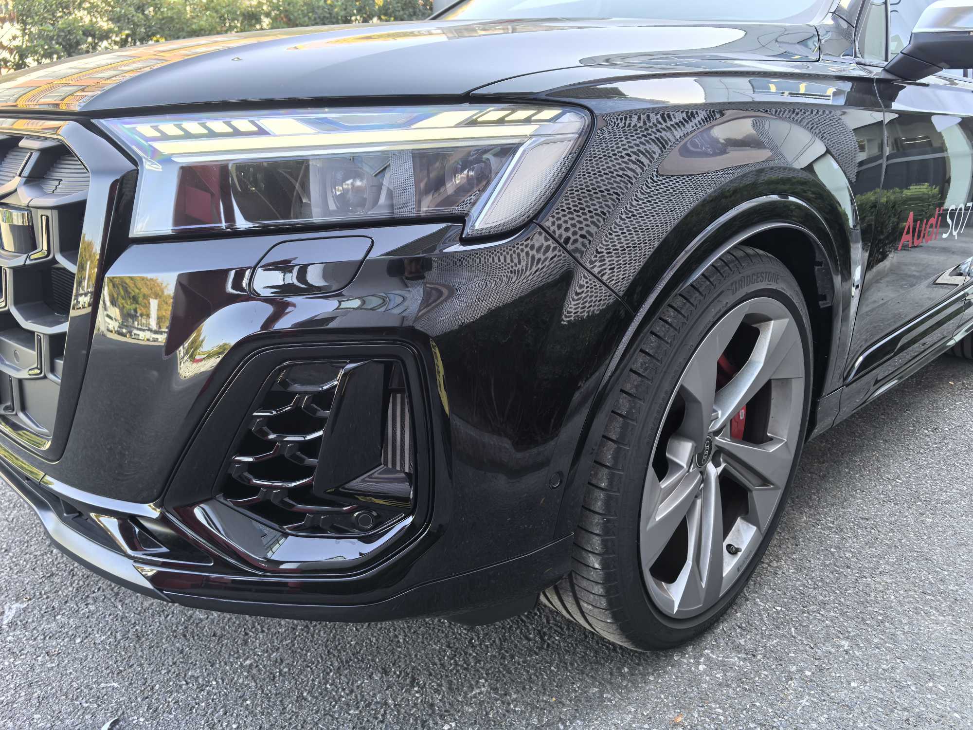 Audi SQ7 2024 car image #7