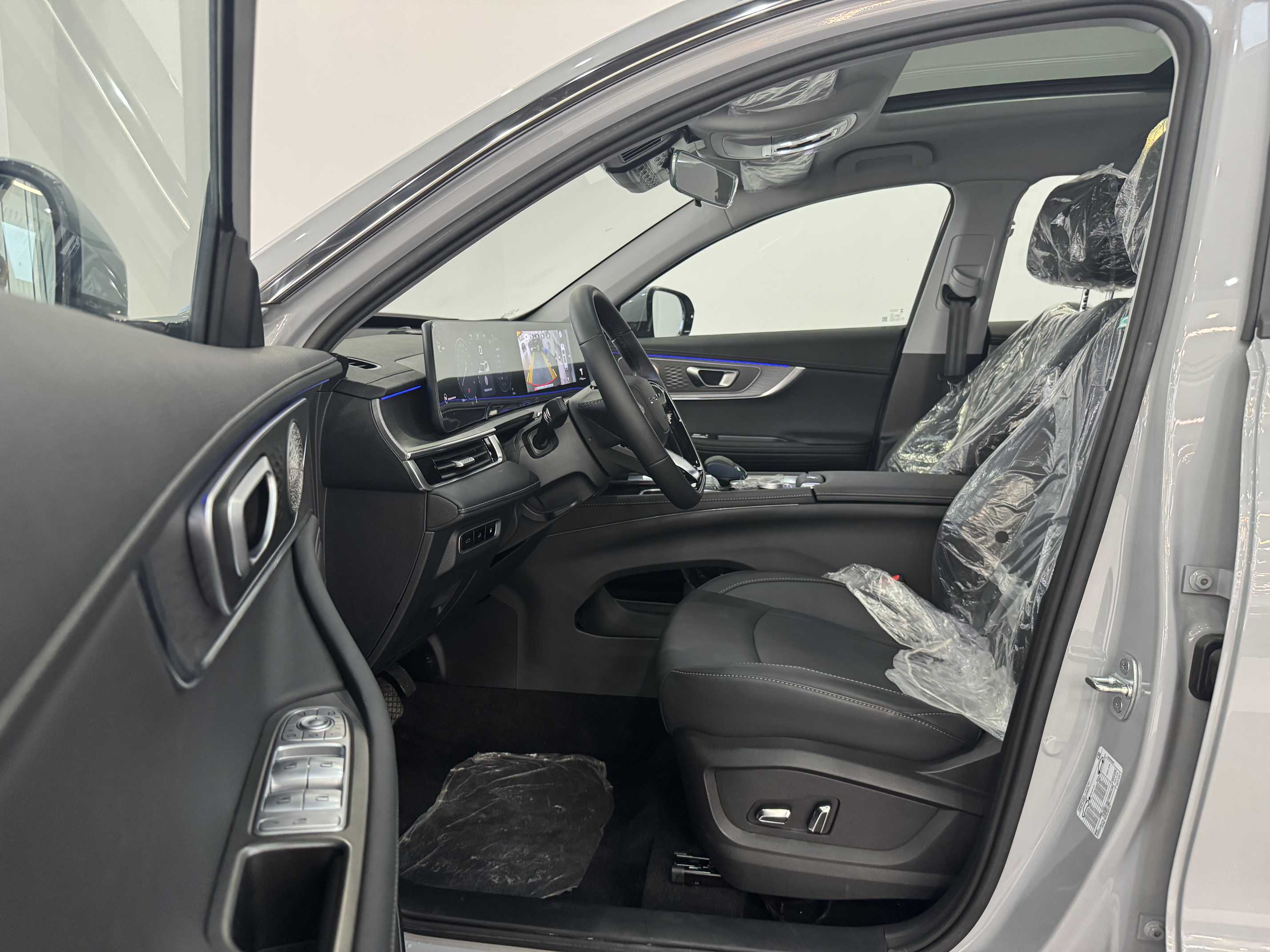 Chery Tiggo 8 PRO New Energy 2025 immagine di auto #7