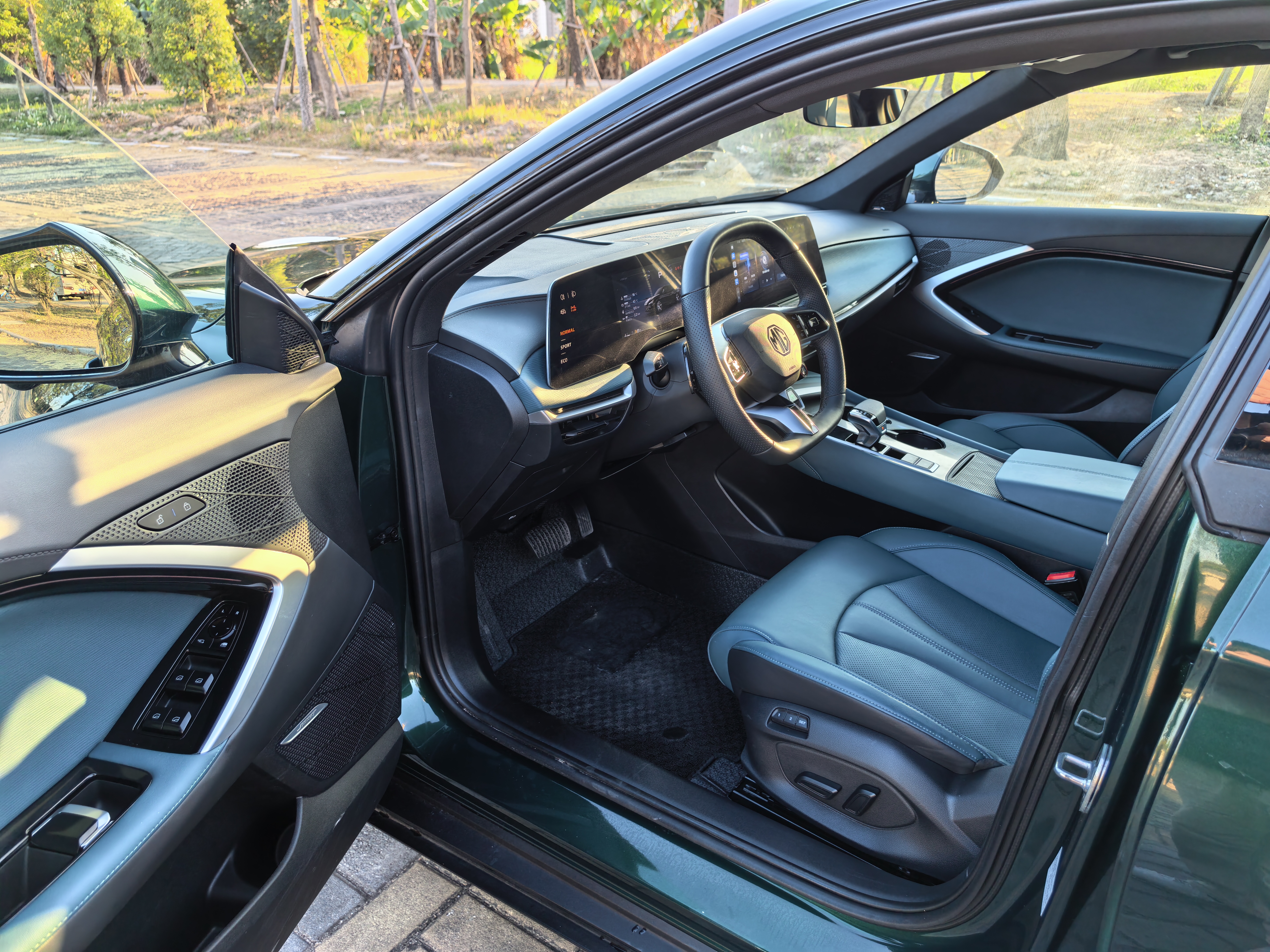 MG 7 2025 car image #7