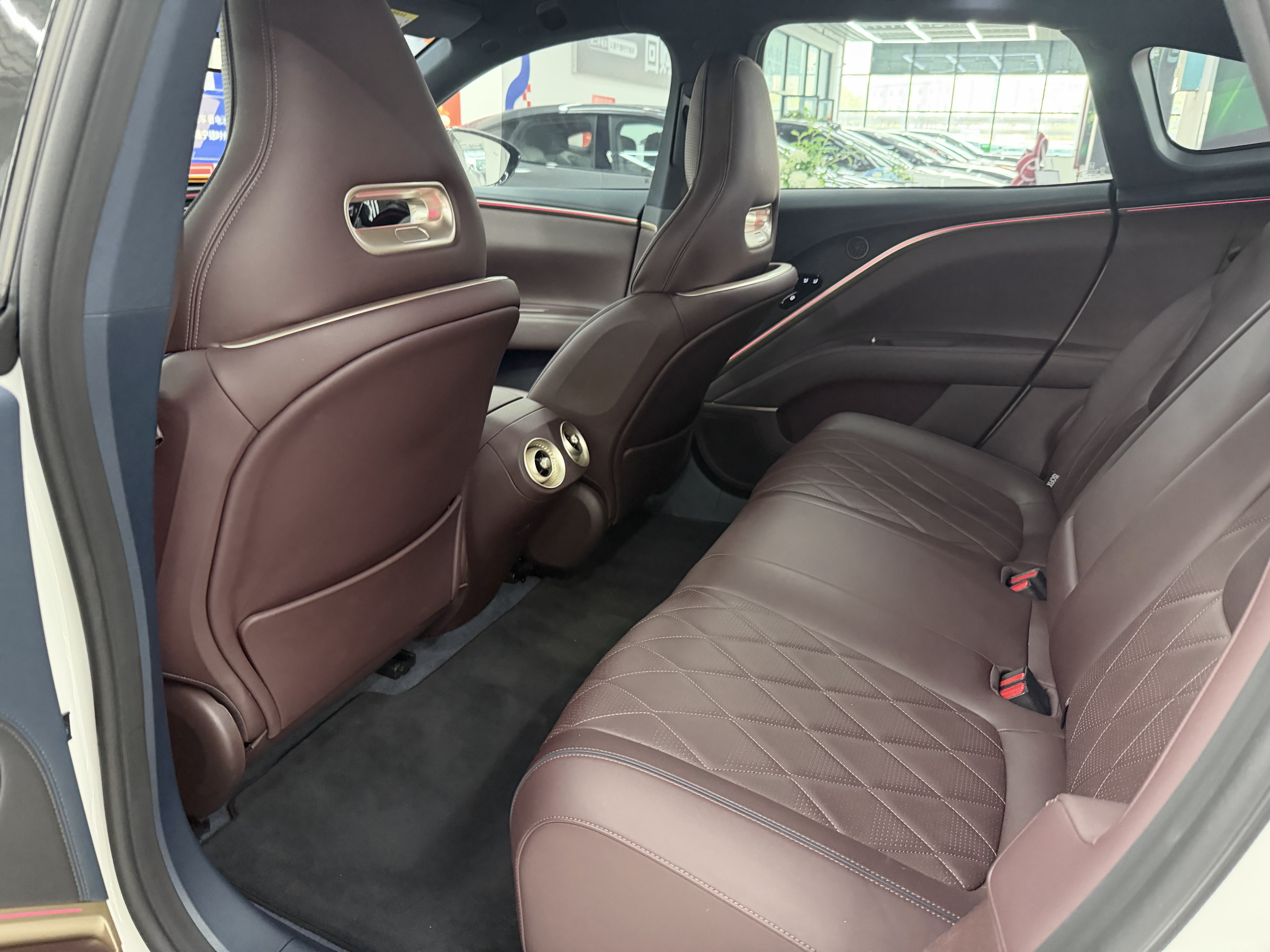 Avatr 11 2025 car image #7