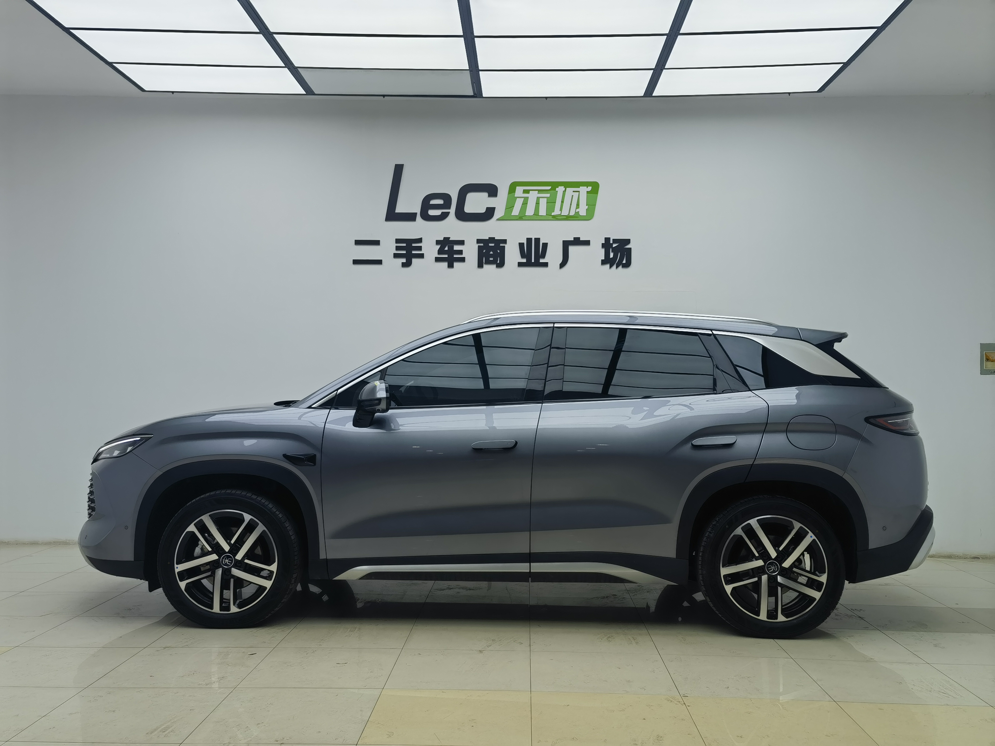 BYD SongL DM-i 2025 #7 BYD SongL DM-i 2025 car image #7