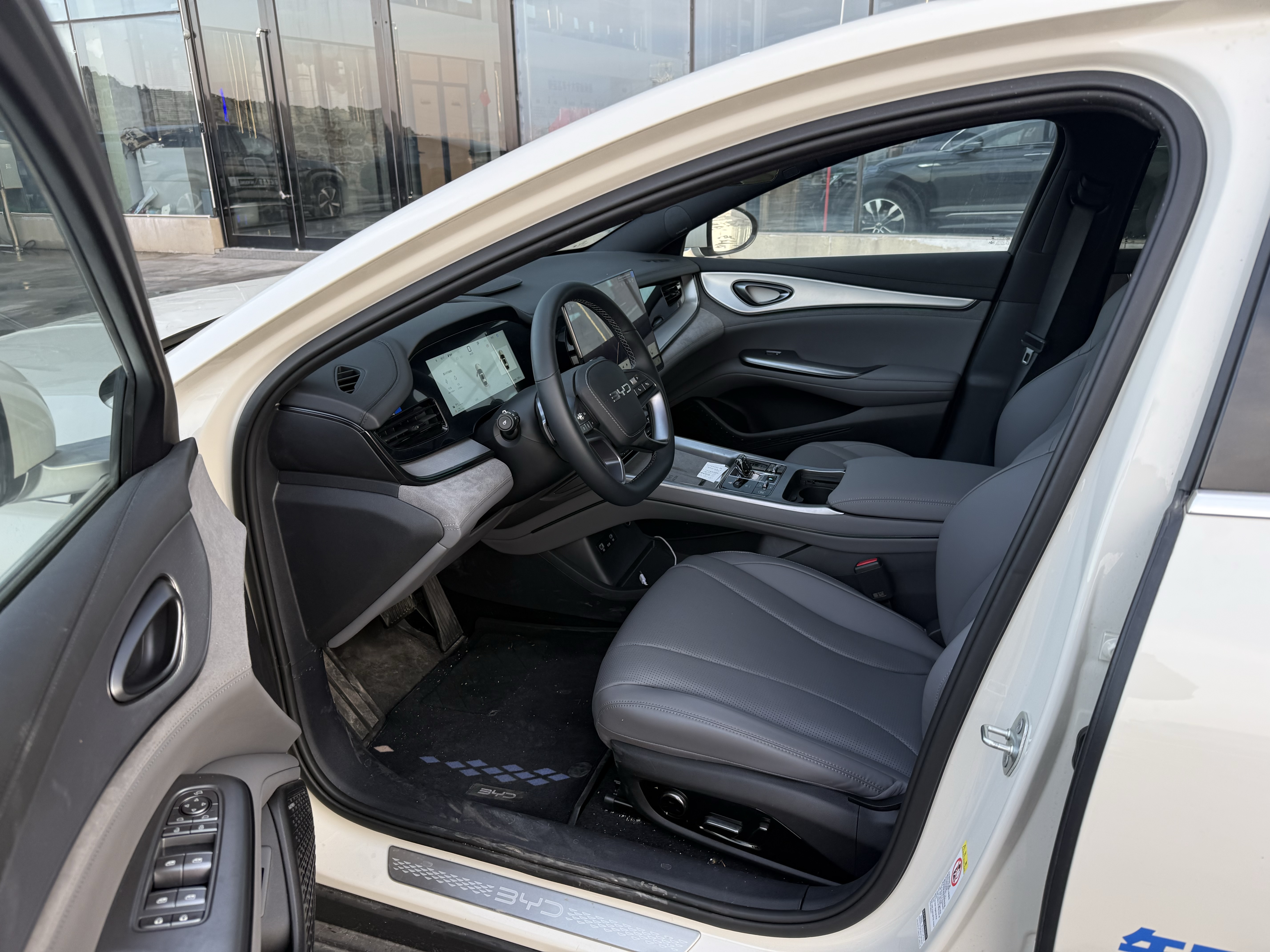 BYD Seal 07 DM-i 2025 car image #7
