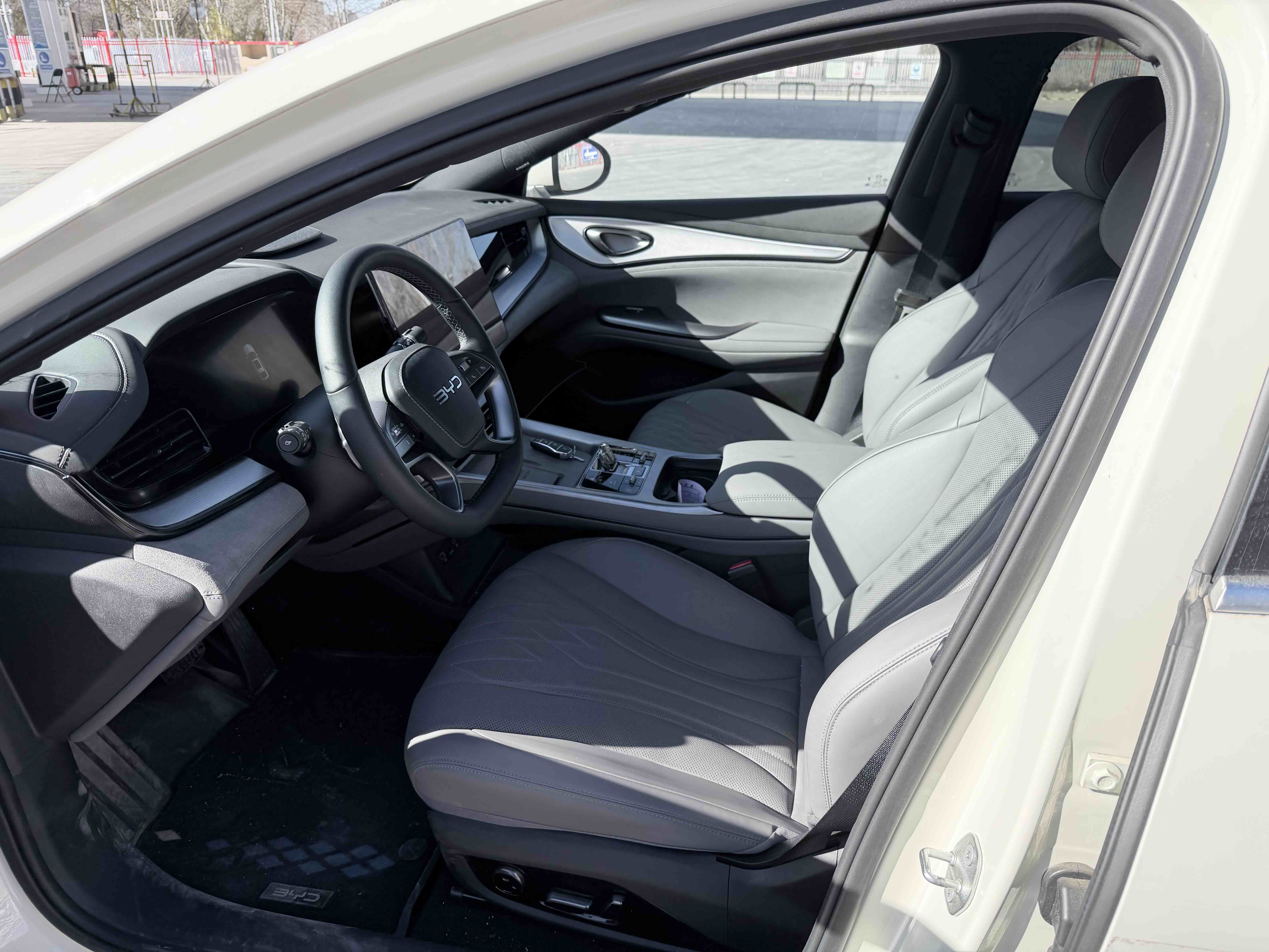 BYD Seal 07 DM-i 2025 car image #7