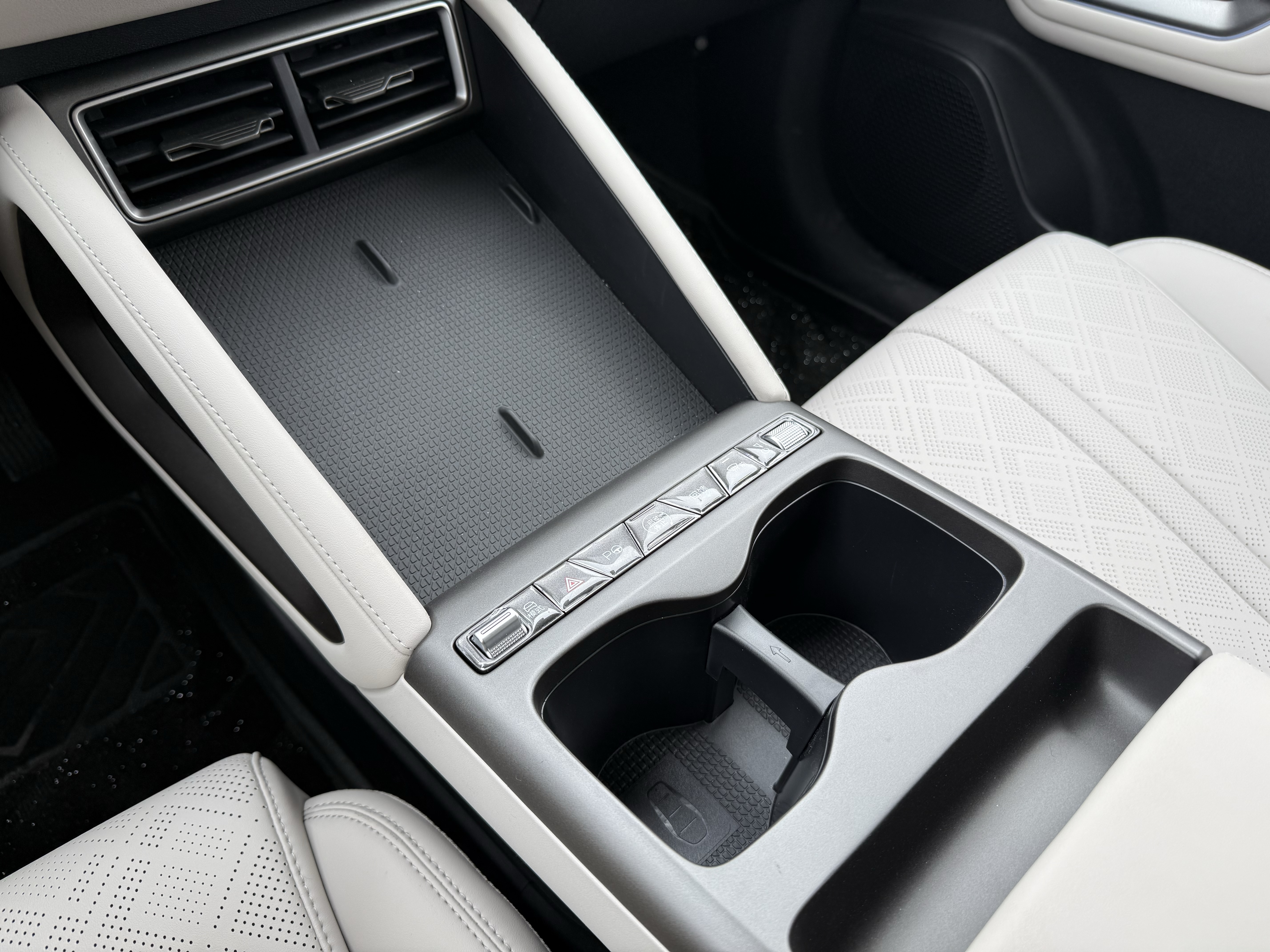 BYD YuanUP 2025 car image #7