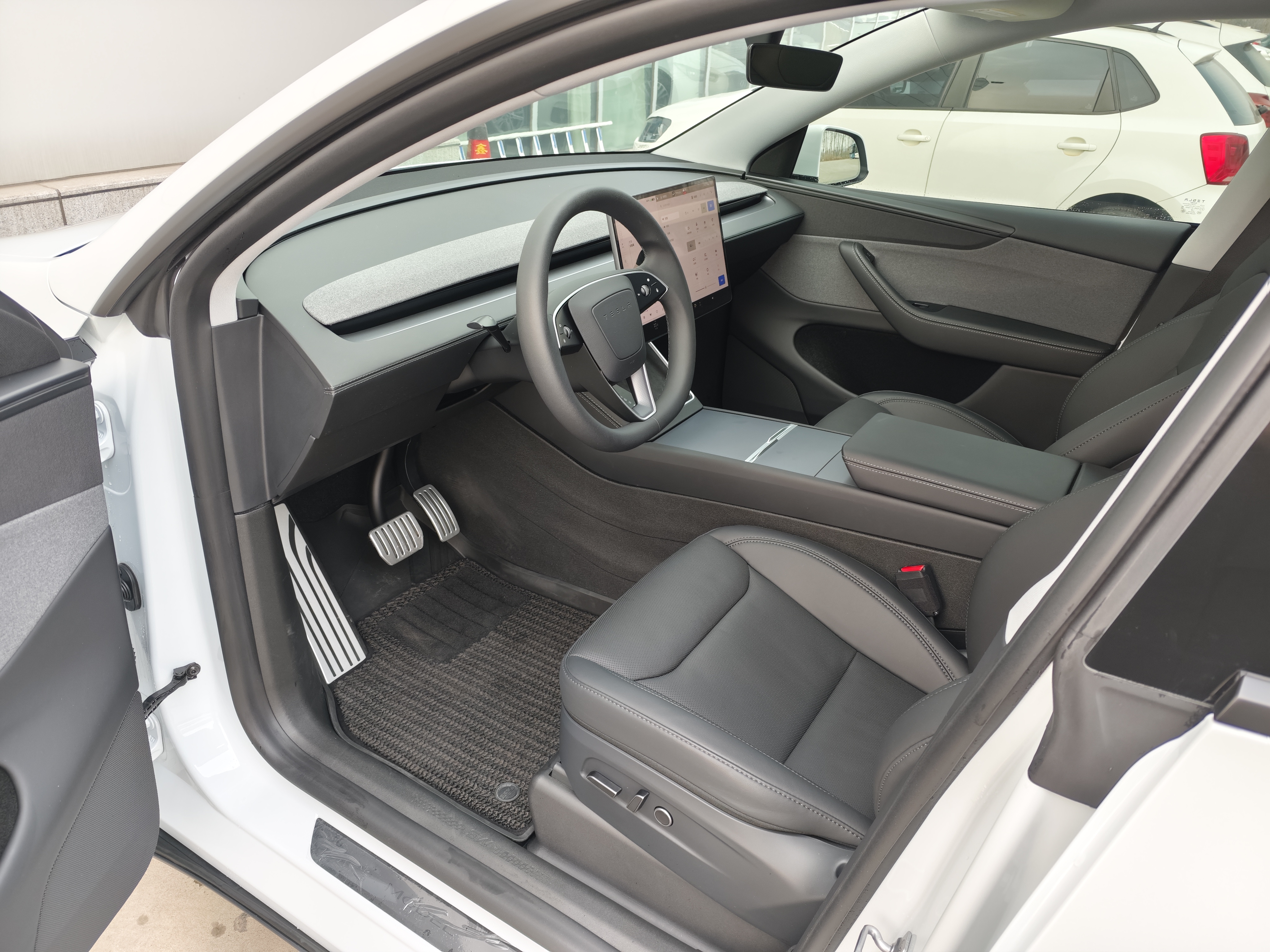 Tesla Model Y 2025 #7 Tesla Model Y 2025 car image #7