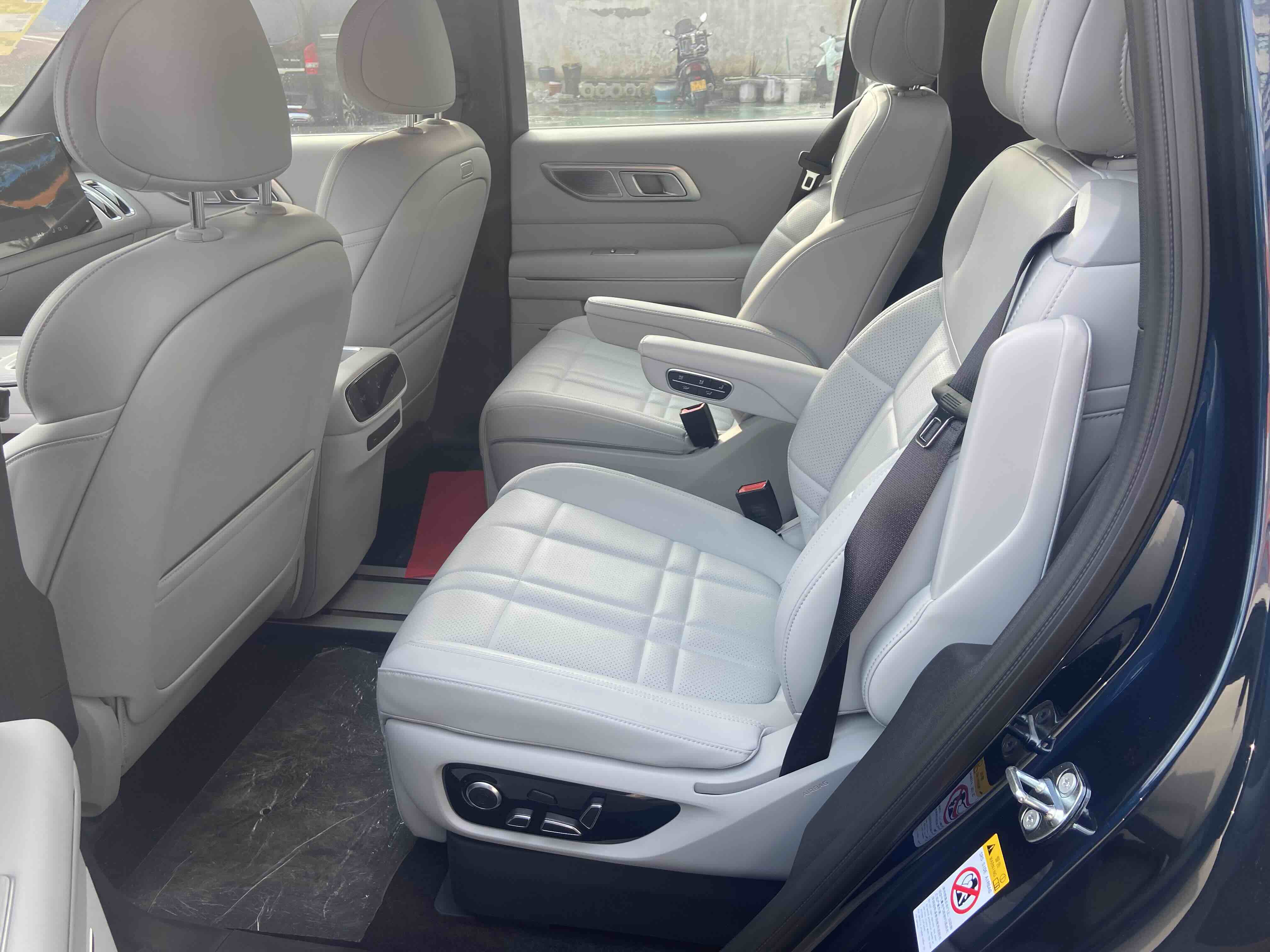 Deepal S09 2025 car image #7